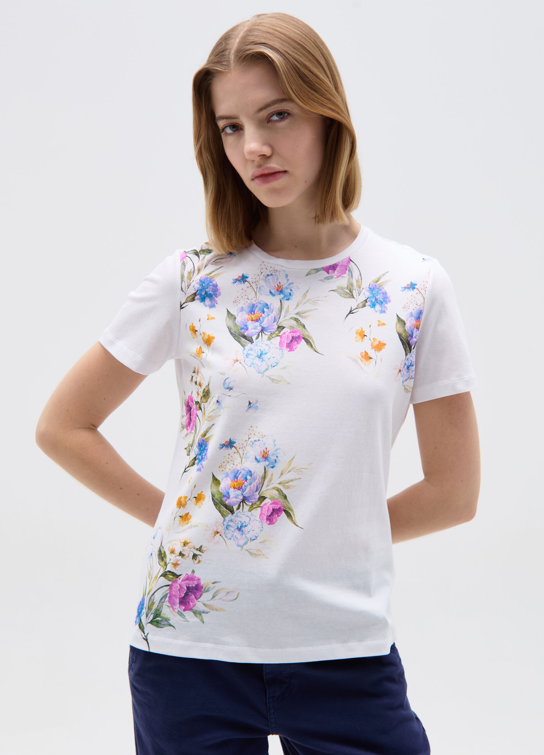 T-shirt in cotone con stampa fiori