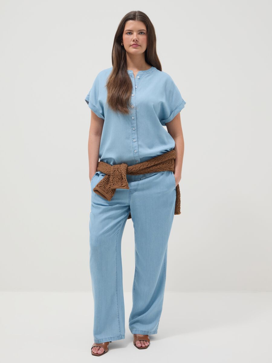 Blaue Bluse aus reinem Lyocell im Regular Fit mit Stehkragen_1