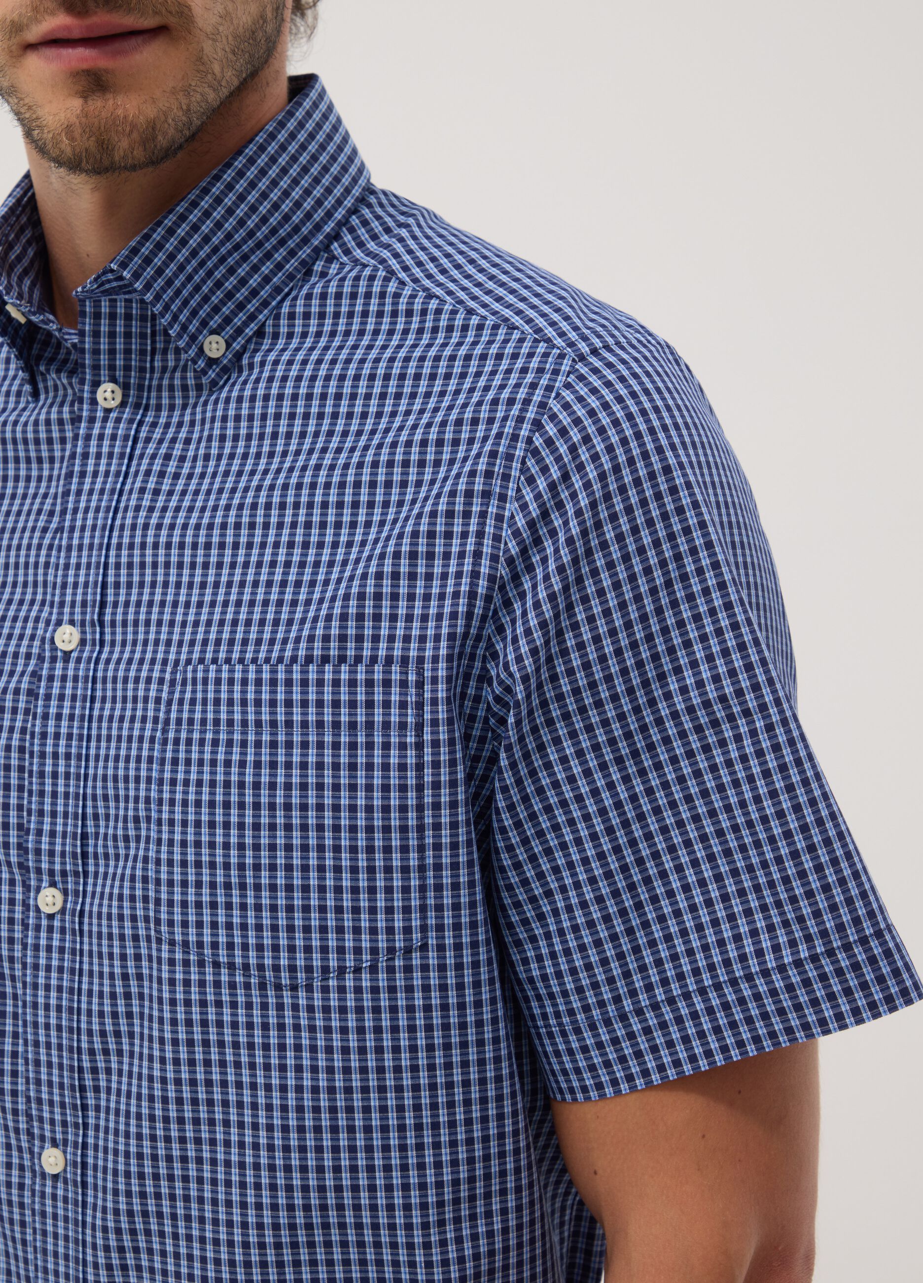 Blue checked short-sleeve shirt