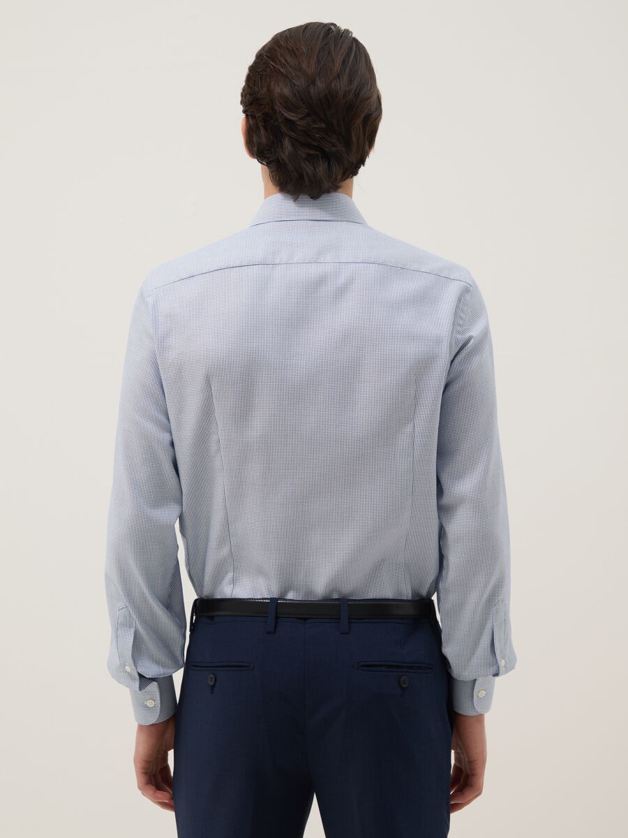 Camisa azul claro de ajuste slim en algod&oacute;n puro con microcuadros_2