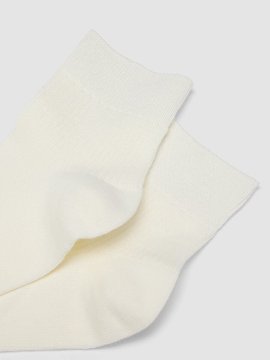 Wei&szlig;e Socken aus elastischer Baumwolle_1
