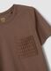 T-shirt in puro cotone marrone regular fit con taschino ricamato_5