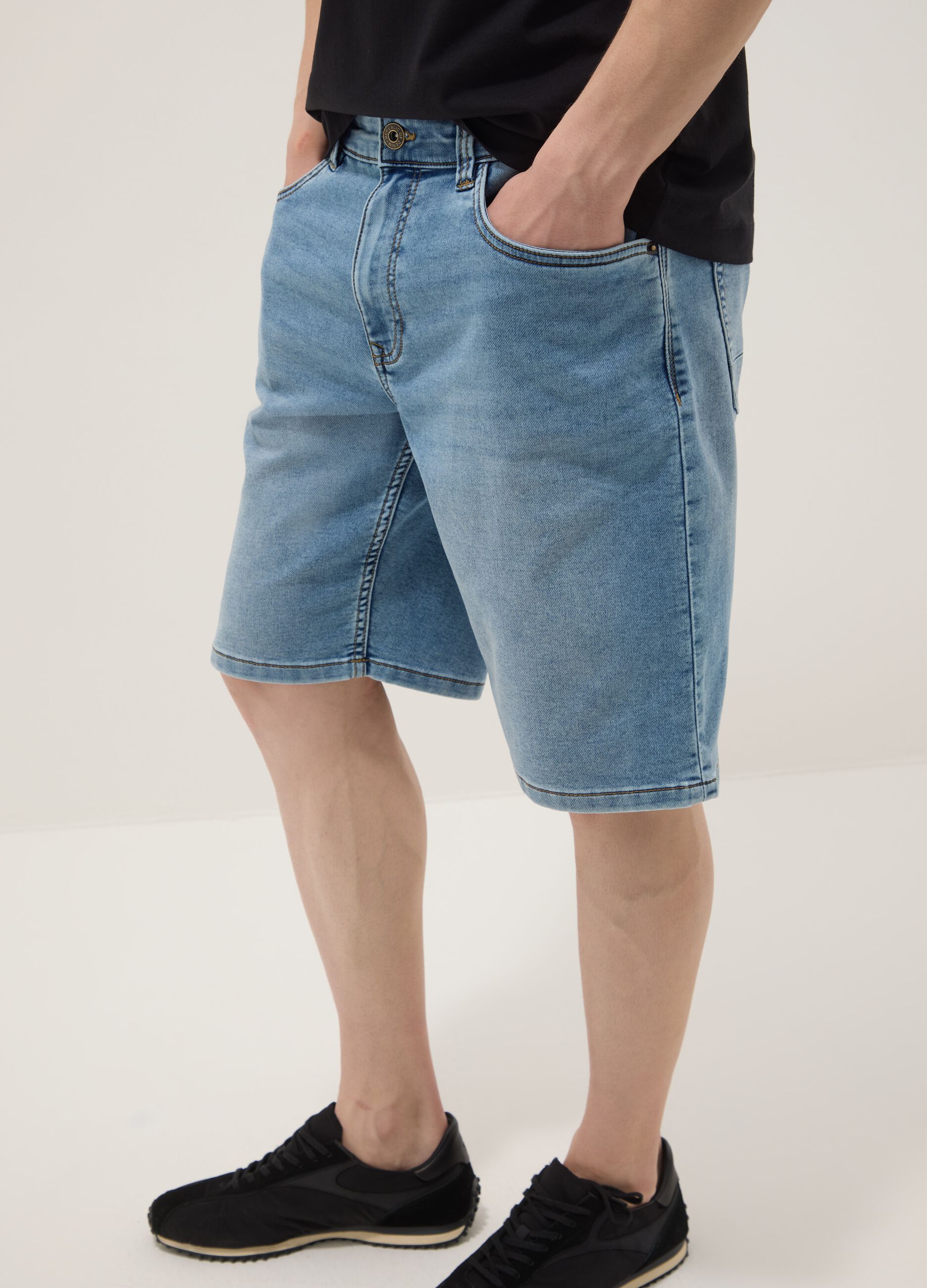 Blue stretch cotton-blend denim shorts, regular fit