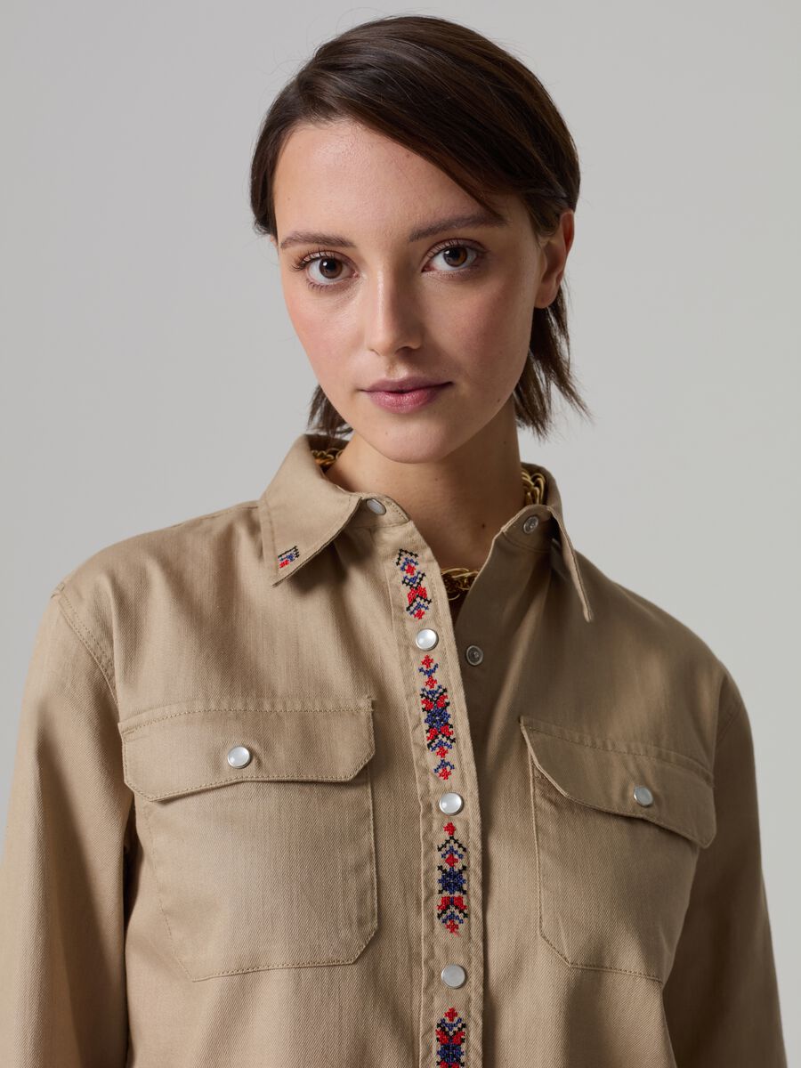 Shirt with embroidered details_0
