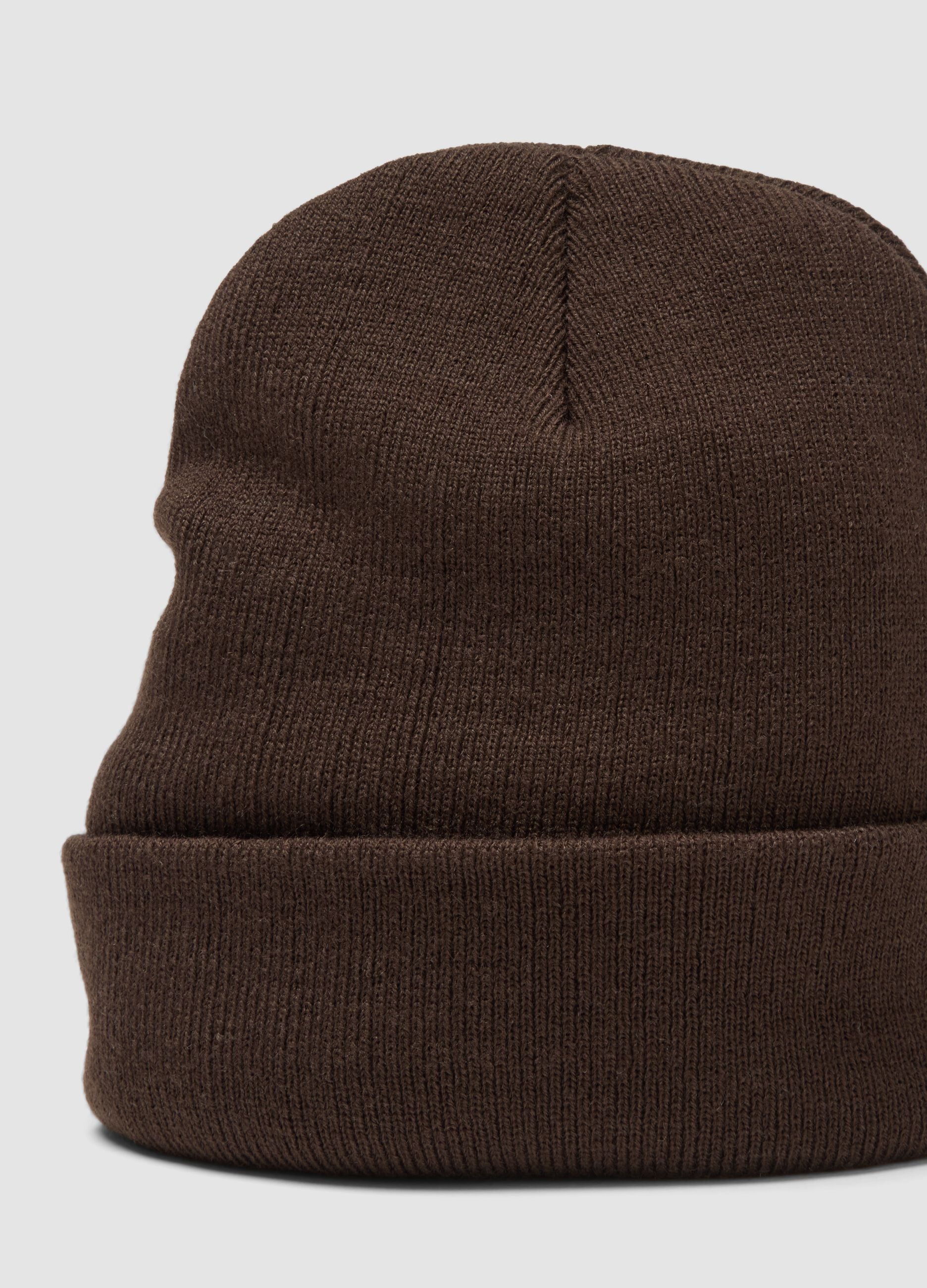 Gorro castanho em malha jersey com dobra