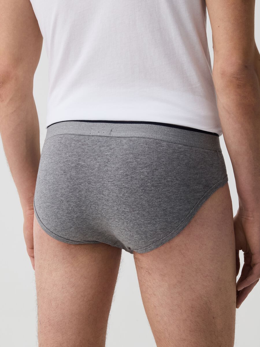 Two-pack briefs with contrasting piping_2