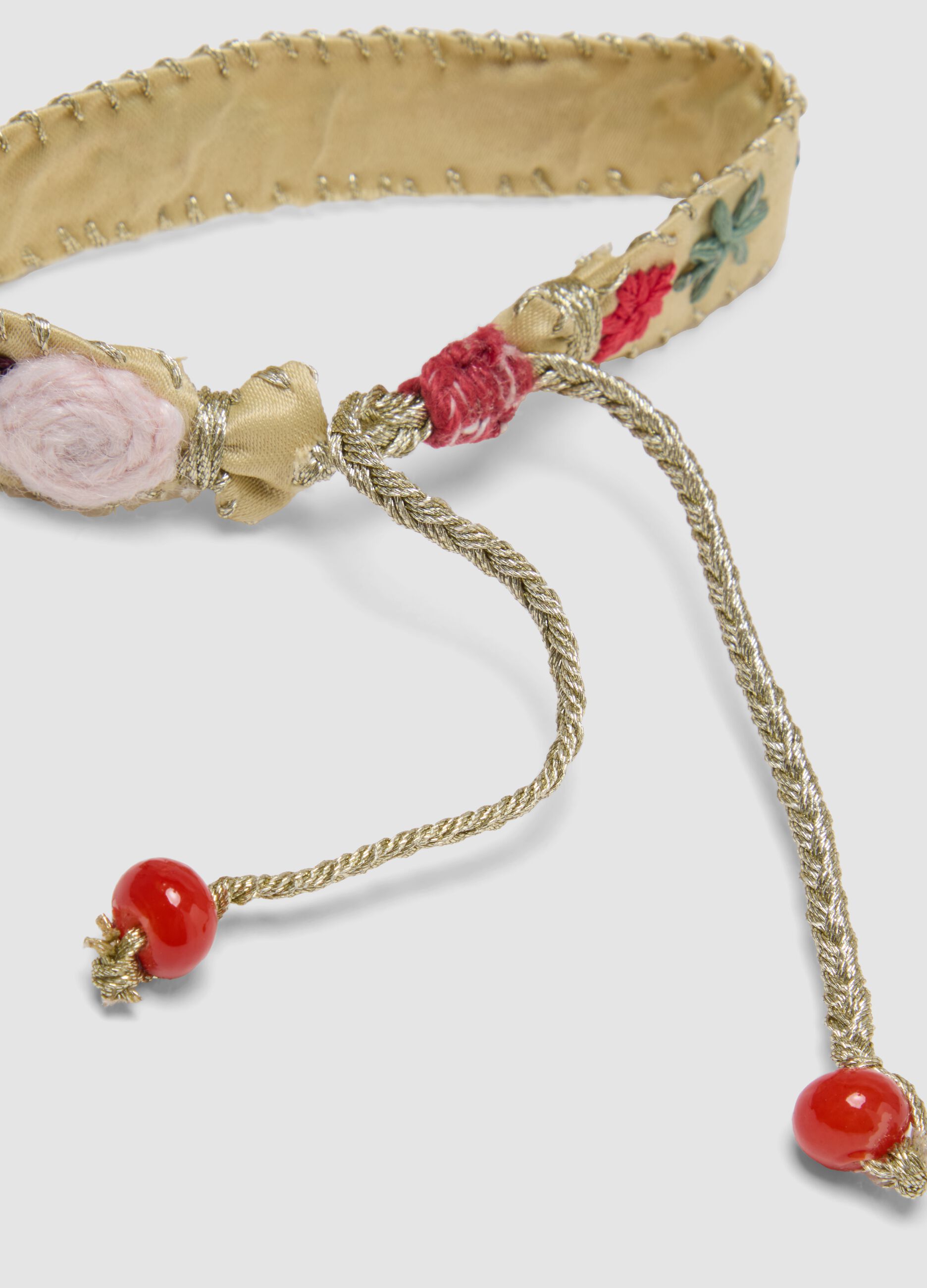 Beige besticktes Armband mit verstellbaren Bindeb&auml;ndern
