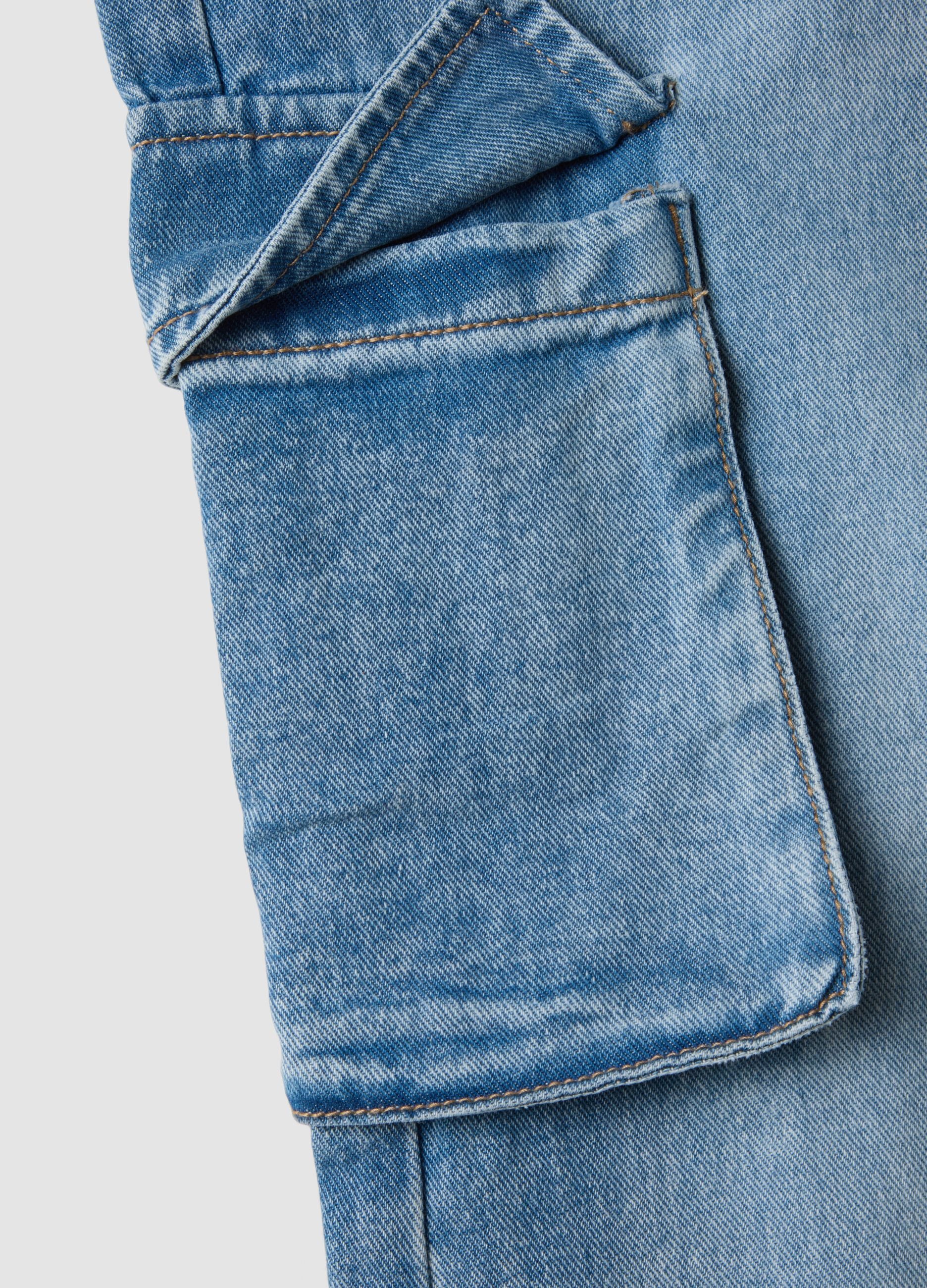 &Gamma;&alpha;&lambda;ά&zeta;&iota;&omicron; cargo &tau;&zeta;&iota;&nu; &alpha;&pi;ό 100% &beta;&alpha;&mu;&beta;&alpha;&kappa;&epsilon;&rho;ό denim, relaxed fit &gamma;&iota;&alpha; &kappa;&omicron;&rho;ί&tau;&sigma;&iota;