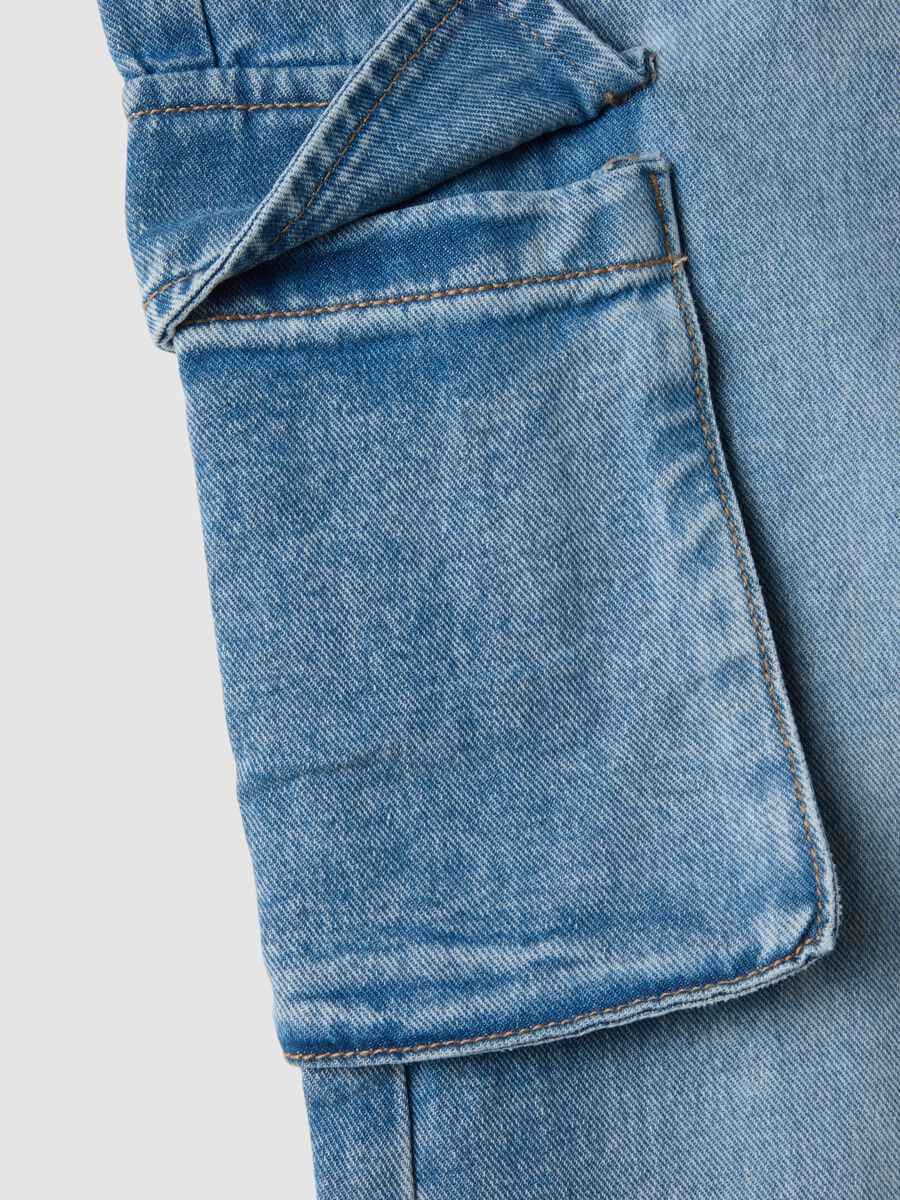 Hellblaue Cargo-Jeans aus Denim aus reiner Baumwolle, Relaxed Fit f&uuml;r M&auml;dchen_1
