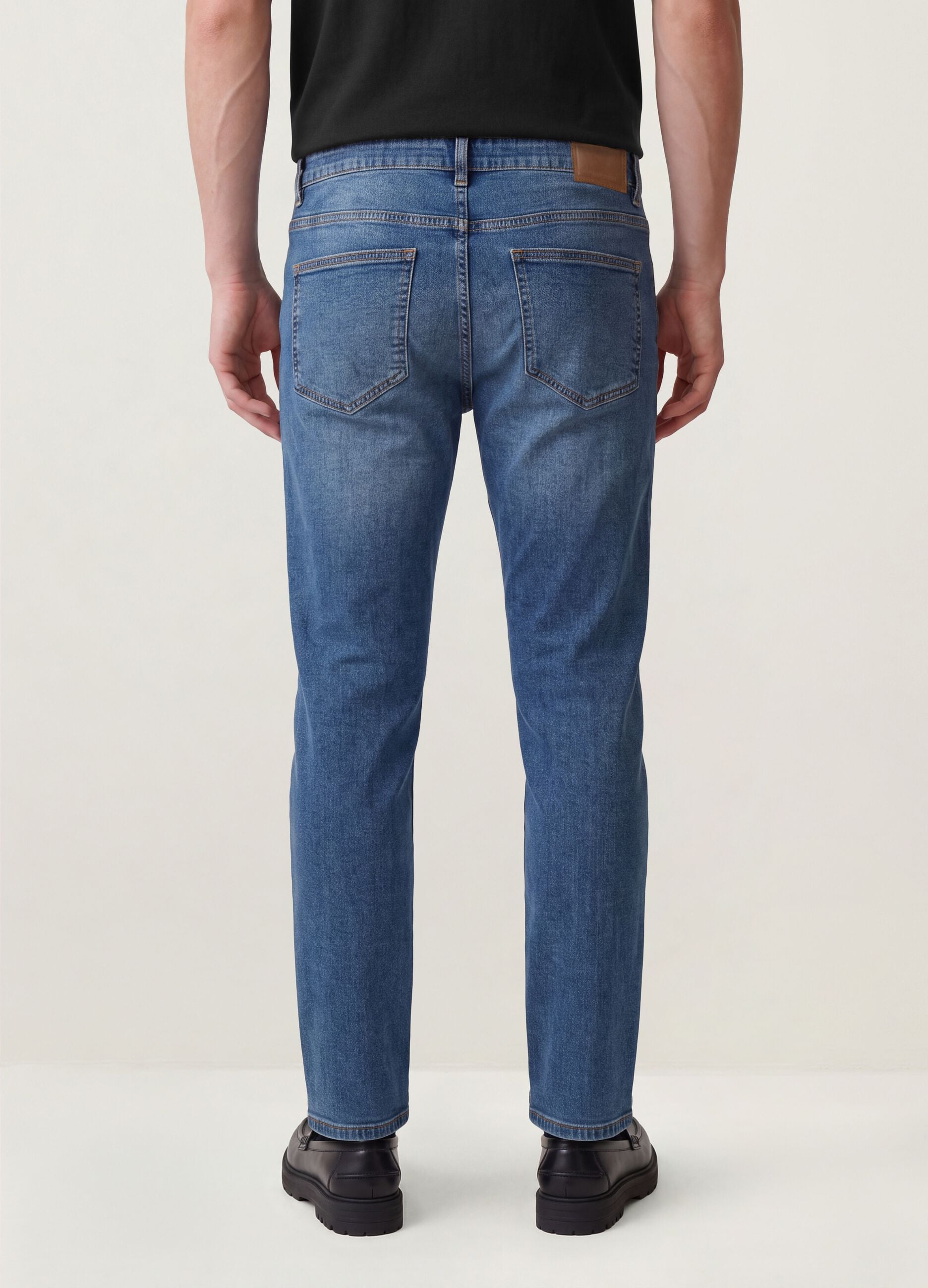 &Mu;&pi;&lambda;&epsilon; slim fit &tau;&zeta;&iota;&nu; &alpha;&pi;ό &epsilon;&lambda;&alpha;&sigma;&tau;&iota;&kappa;ό &beta;&alpha;&mu;&beta;ά&kappa;&iota;