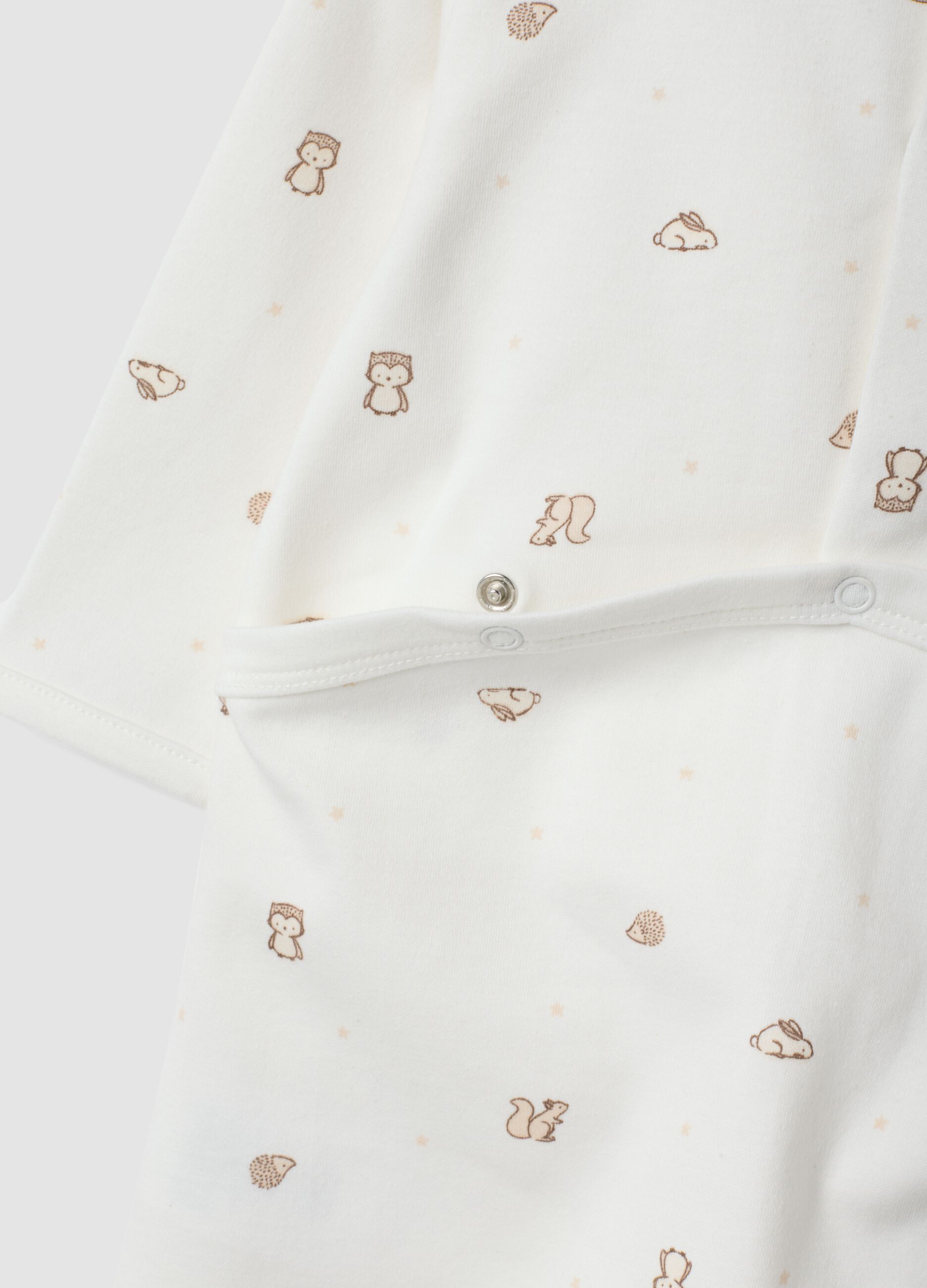 2-pack of white and beige printed organic cotton sleepsuits