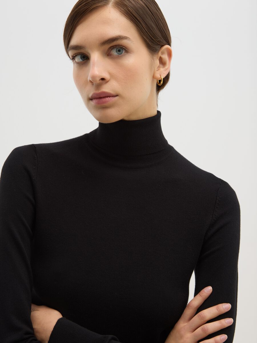 Regular fit black ribbed turtleneck sweater_3