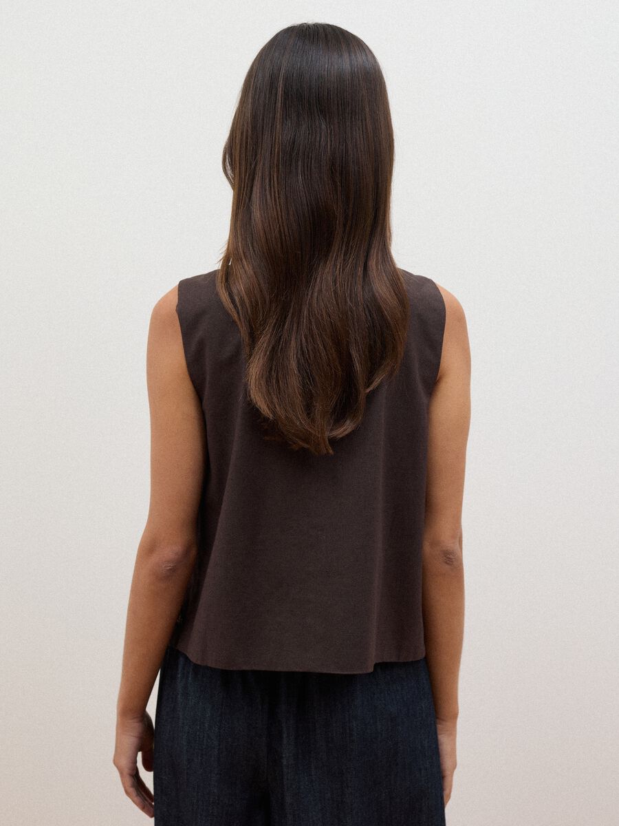 Brown cotton-linen blend waistcoat with floral embroidery_3