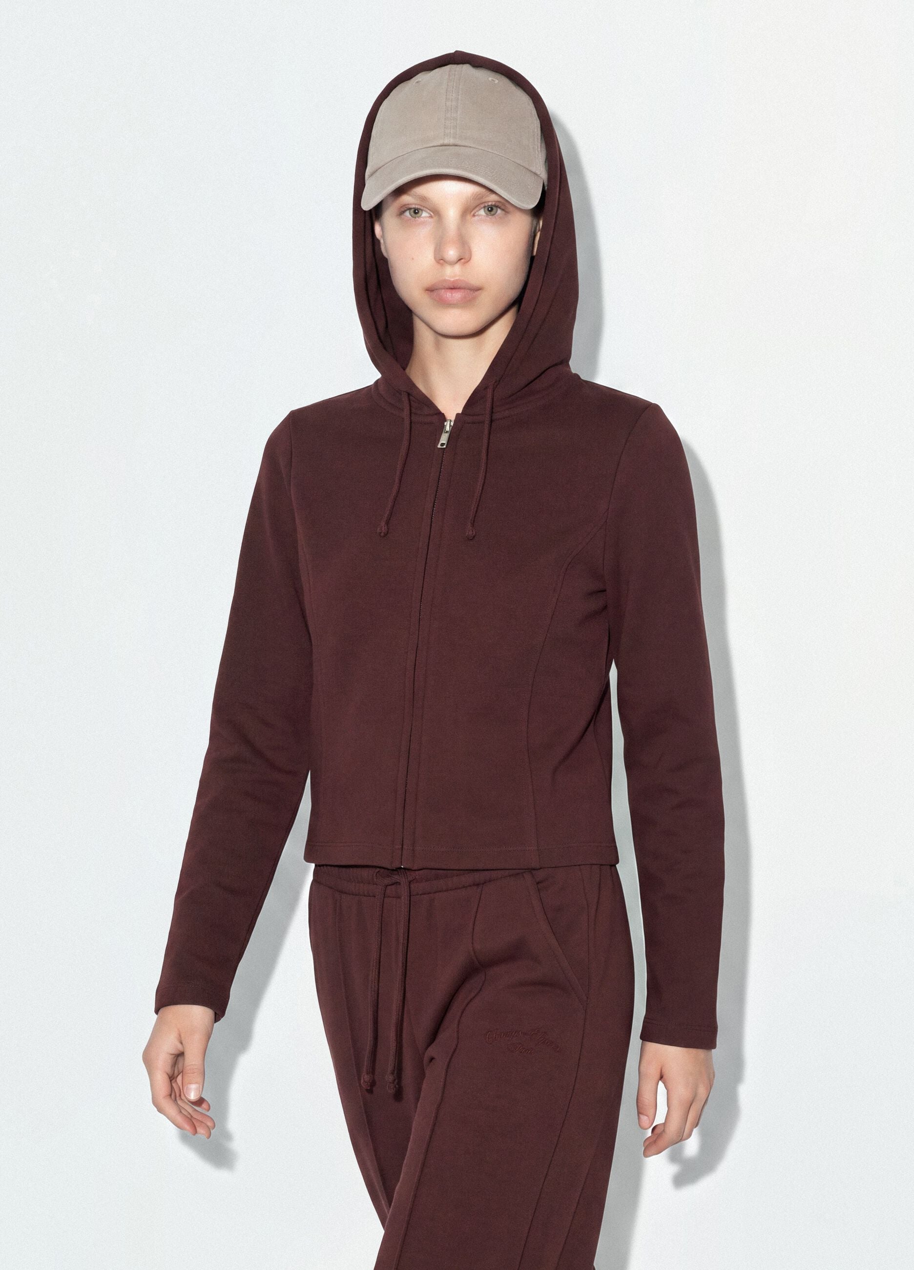 Brown full-zip hoodie in pure cotton with fitted cut