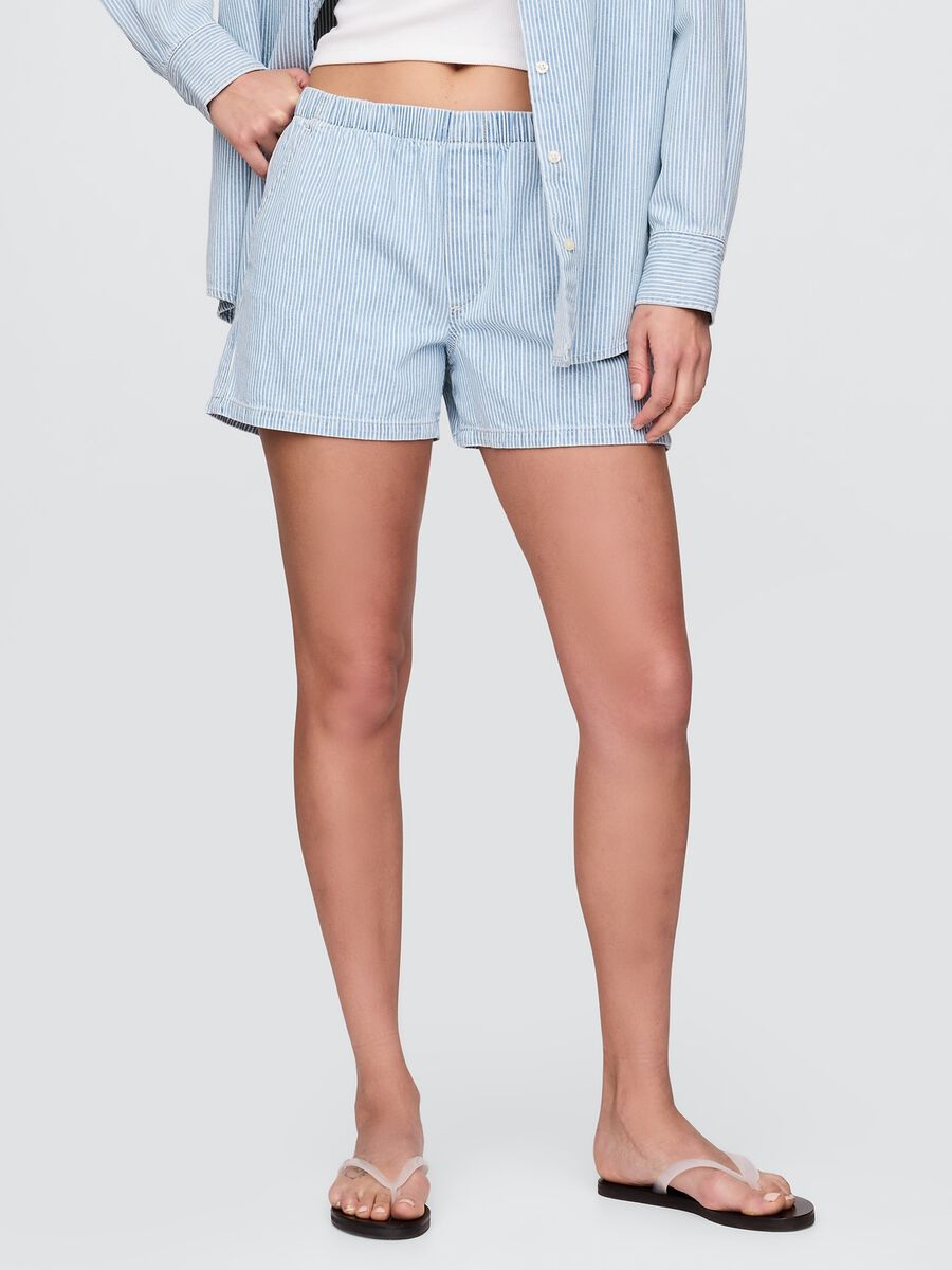 Hellblaue gestreifte Denim-Shorts_1
