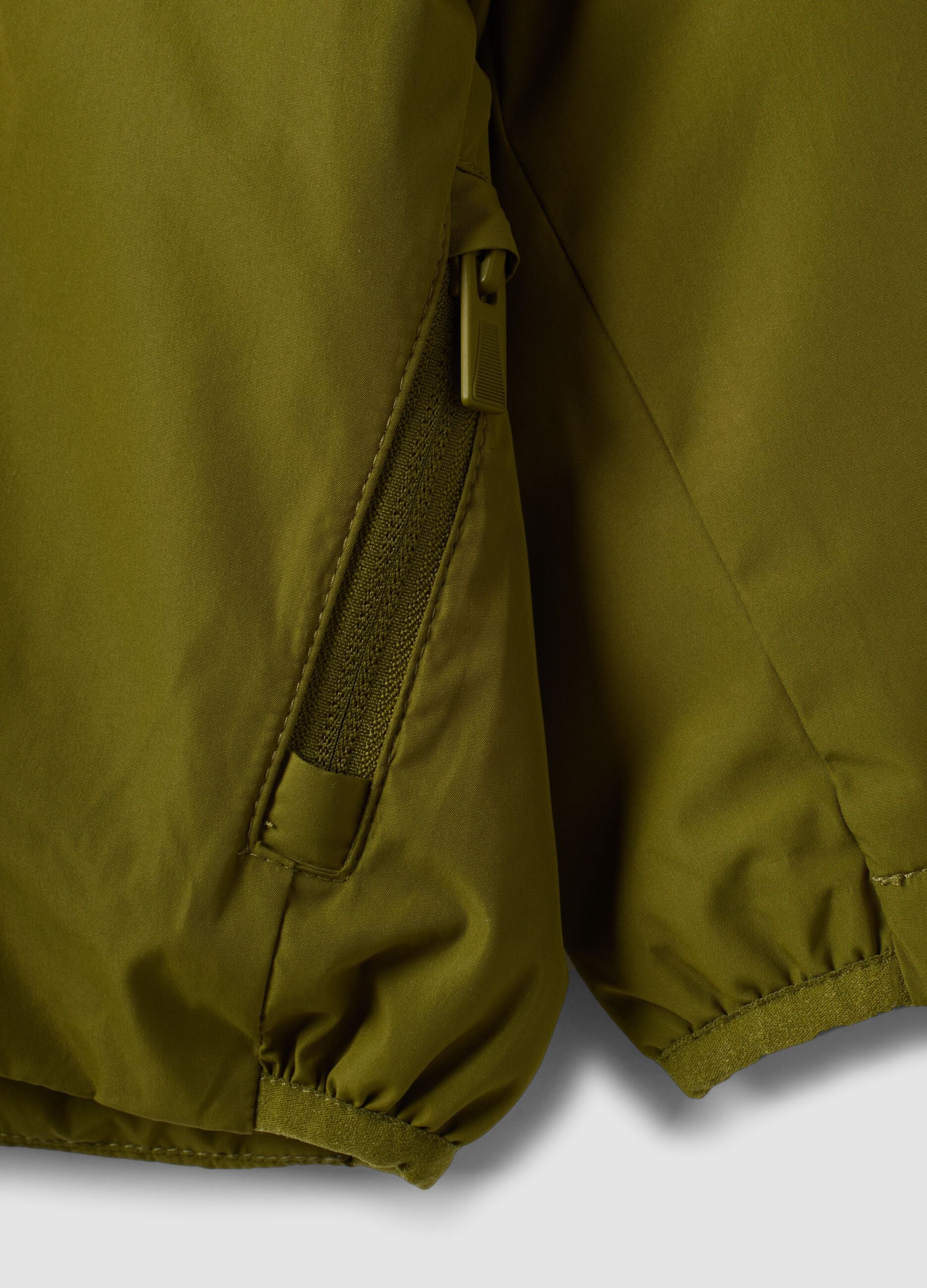 Gr&uuml;ne wasserabweisende Jacke mit Kapuze und Reissverschluss, Regular Fit f&uuml;r Jungen