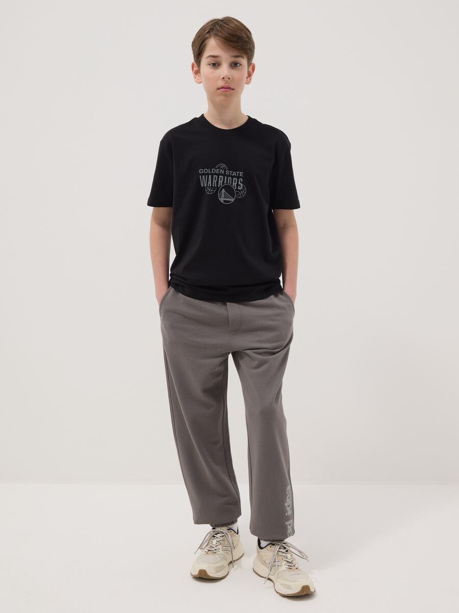 Boys' regular fit grey pure cotton jogger trousers_0