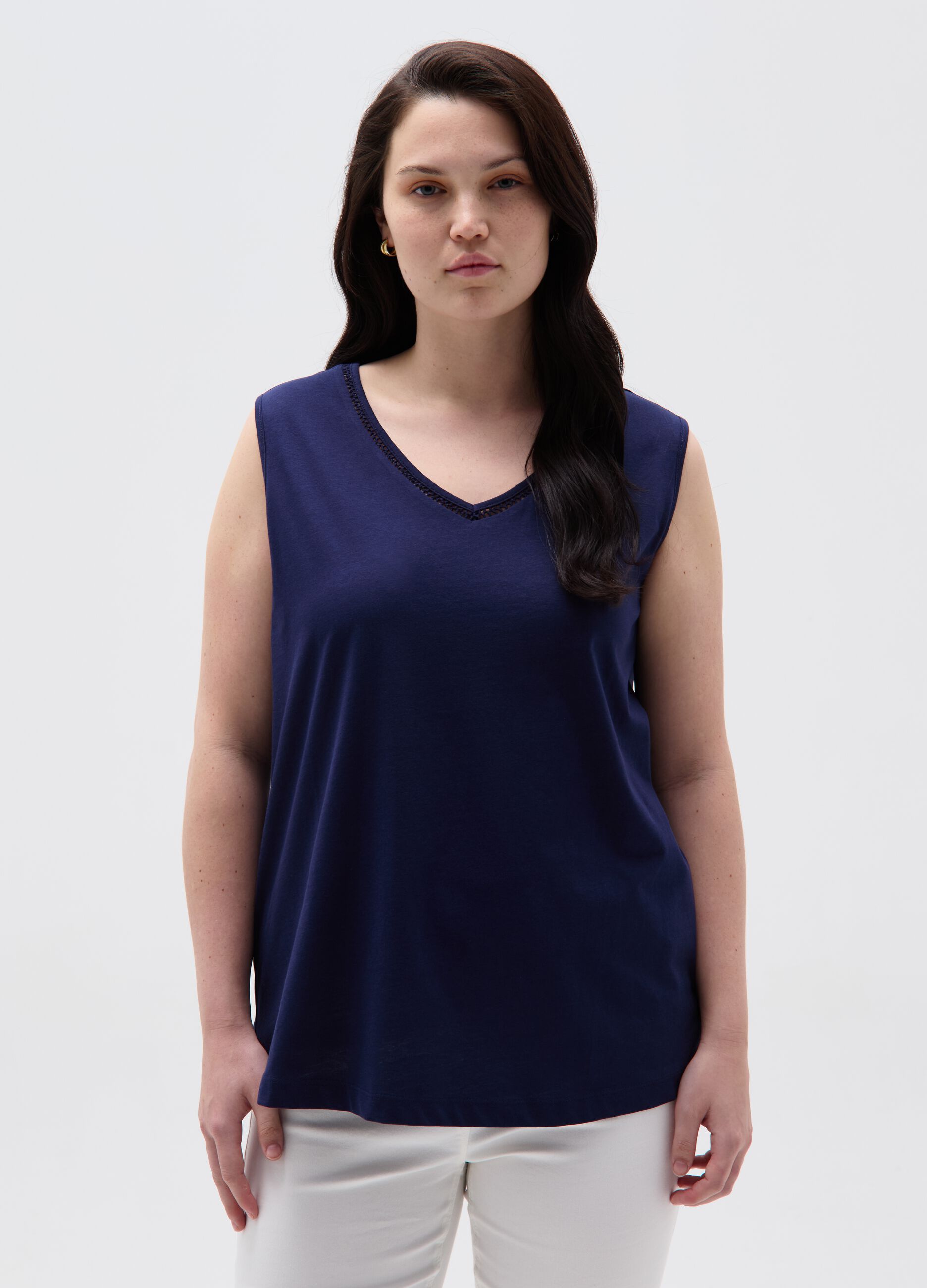 Essential Curvy tank top with V neck