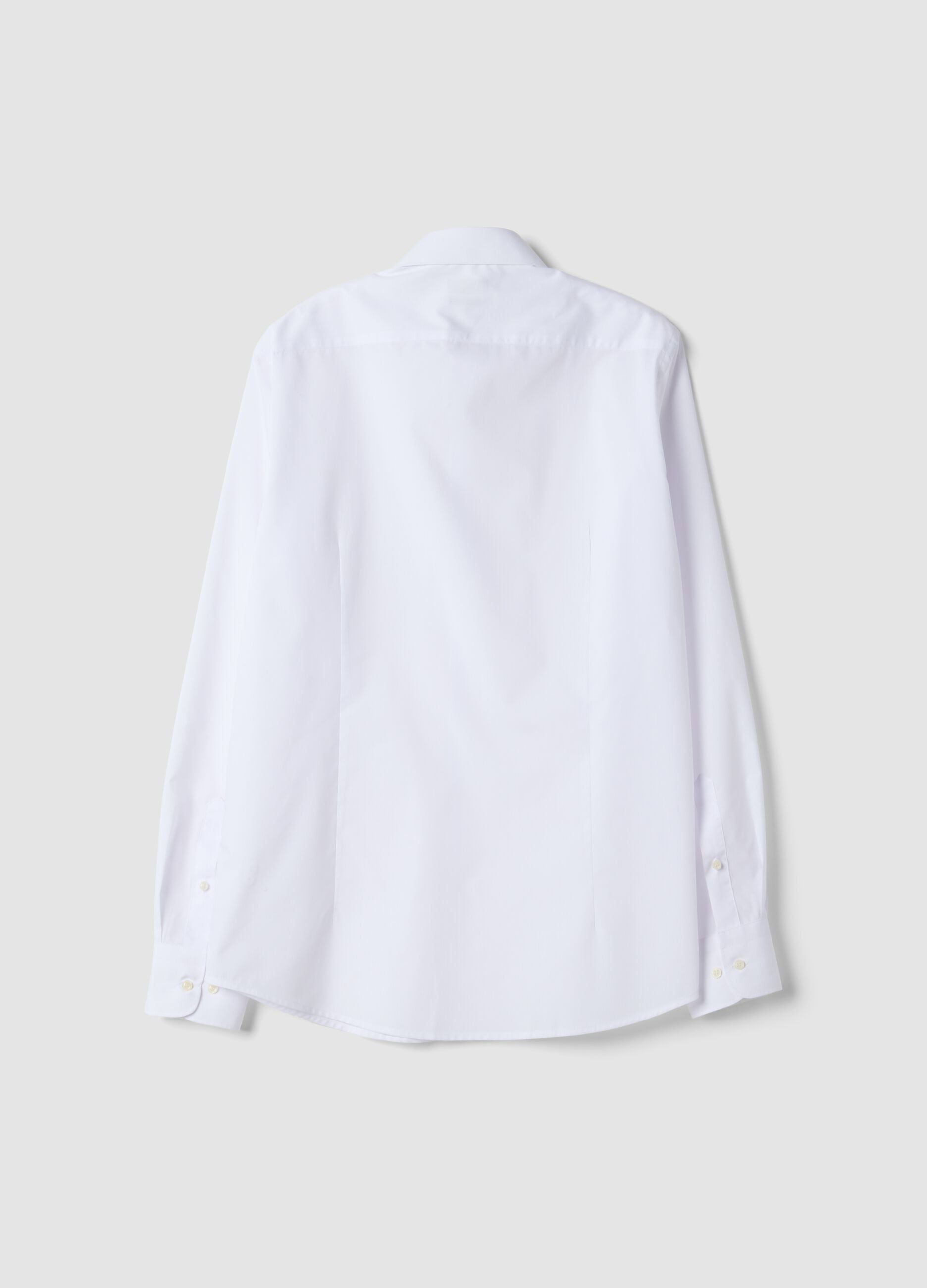 White slim-fit shirt with classic collar, easy iron