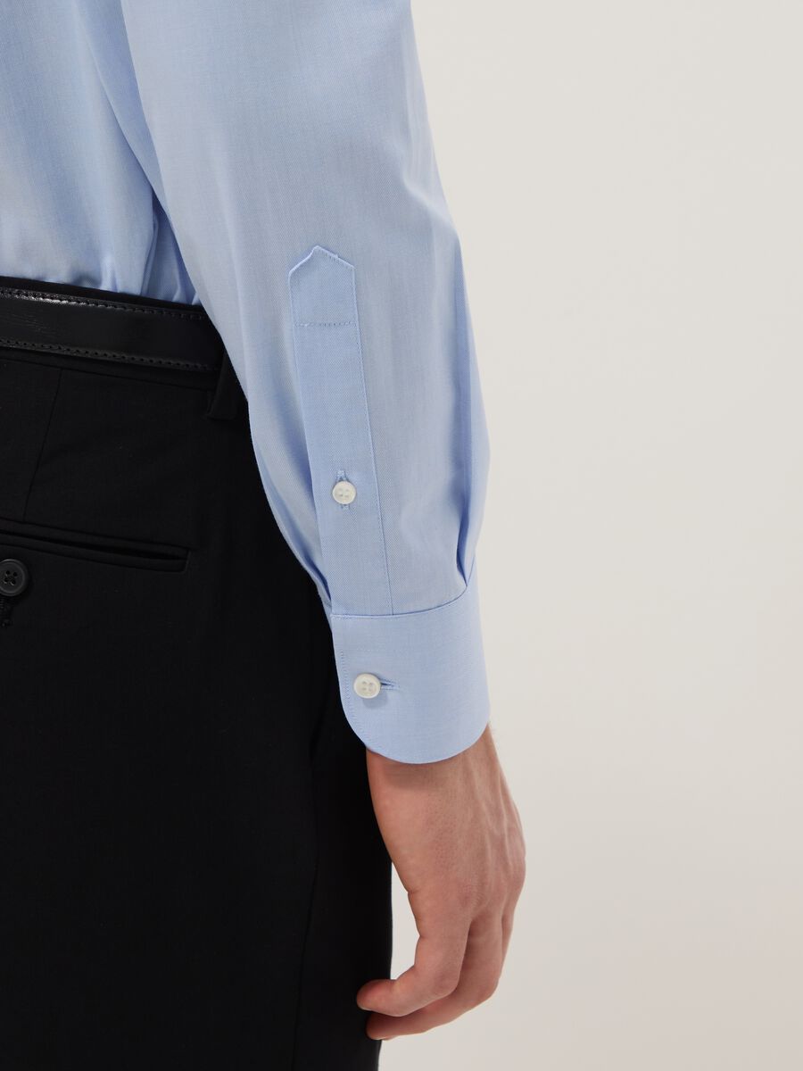 Camisa azul claro de puro algod&oacute;n regular fit f&aacute;cil de planchar_3