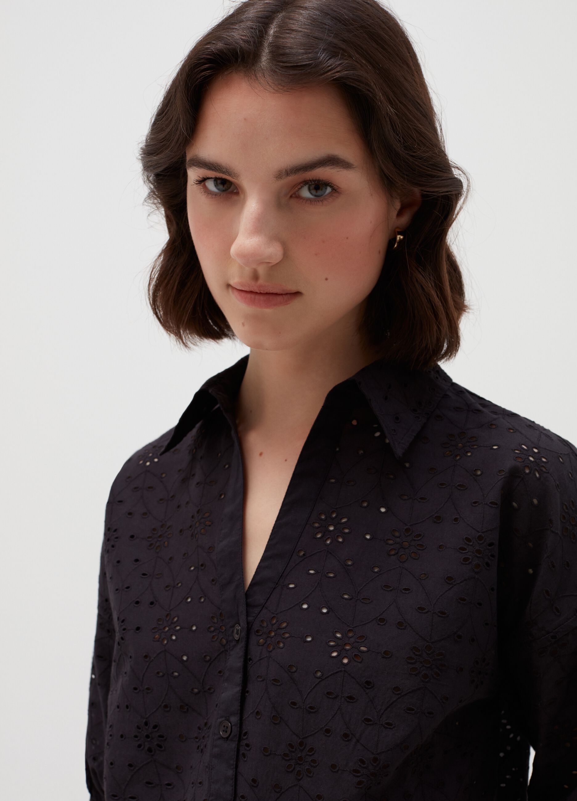Crop shirt with broderie anglaise
