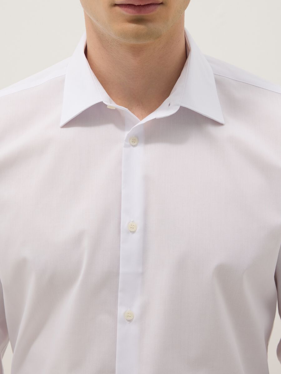 Camisa blanca de manga larga en mezcla de algod&oacute;n slim fit f&aacute;cil de planchar_1