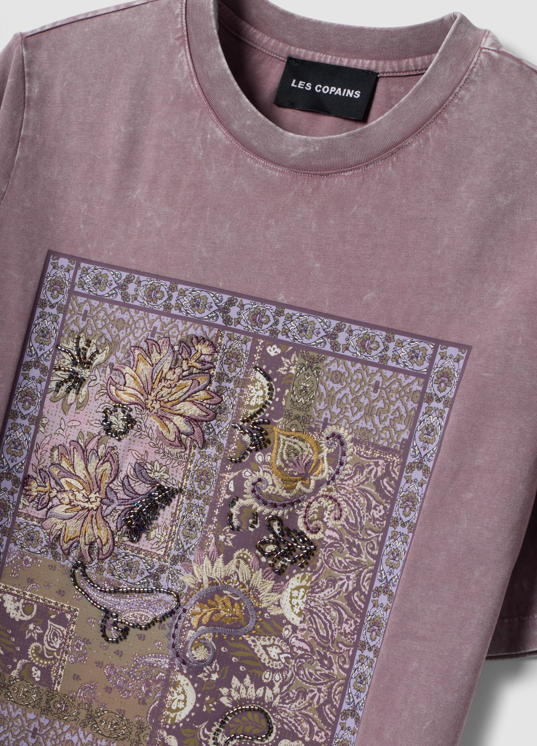 &Mu;&omega;&beta; T-shirt &alpha;&pi;ό 100% &beta;&alpha;&mu;&beta;ά&kappa;&iota; &mu;&epsilon; &phi;&lambda;&omicron;&rho;ά&lambda; &sigma;&tau;ά&mu;&pi;&alpha;, relaxed &epsilon;&phi;&alpha;&rho;&mu;&omicron;&gamma;ή