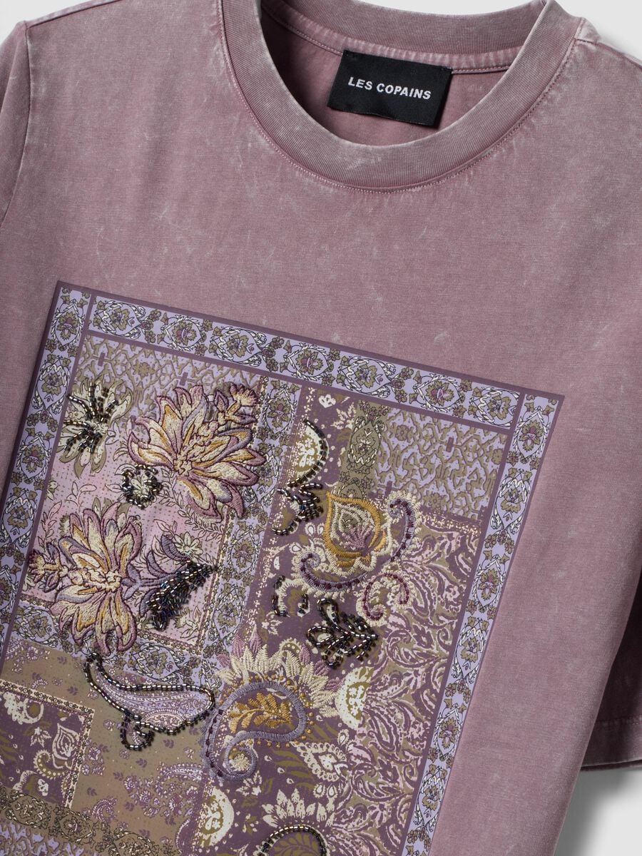 &Mu;&omega;&beta; T-shirt &alpha;&pi;ό 100% &beta;&alpha;&mu;&beta;ά&kappa;&iota; &mu;&epsilon; &phi;&lambda;&omicron;&rho;ά&lambda; &sigma;&tau;ά&mu;&pi;&alpha;, relaxed &epsilon;&phi;&alpha;&rho;&mu;&omicron;&gamma;ή_2