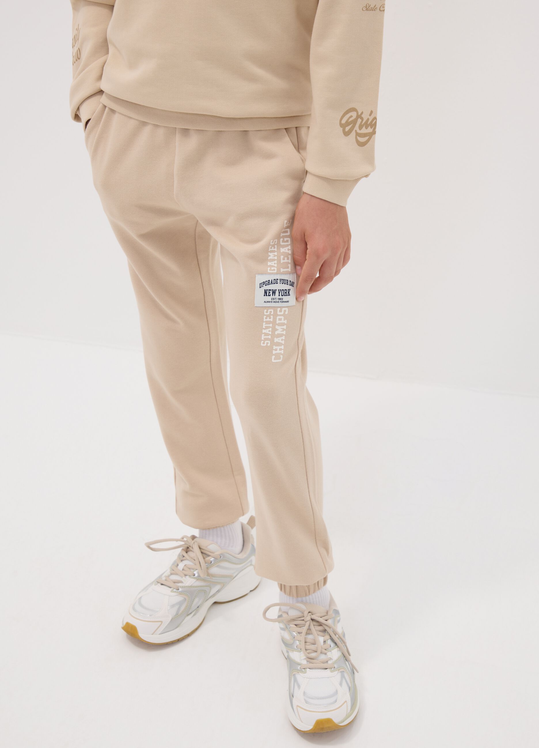 Beige pure cotton joggers with print for boys
