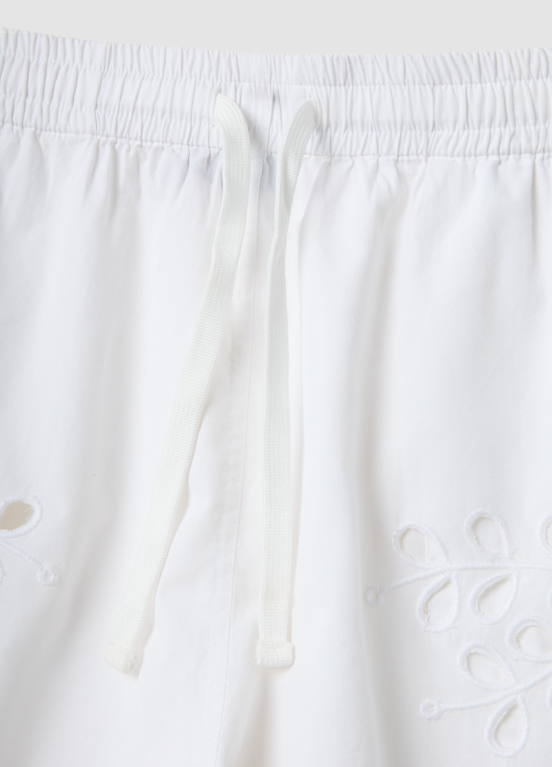 White pure cotton shorts with elasticated waistband