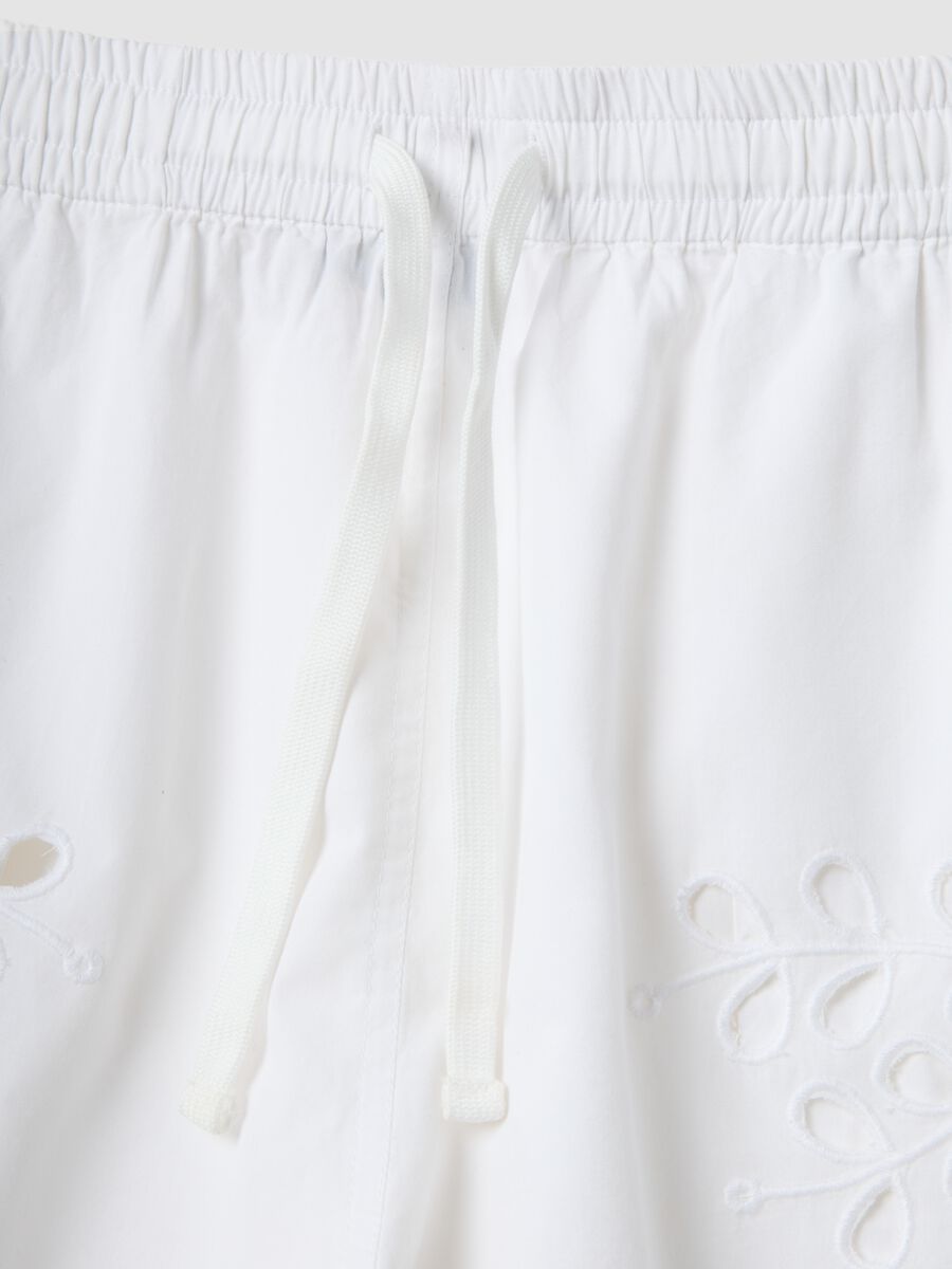 White pure cotton shorts with elasticated waistband_1