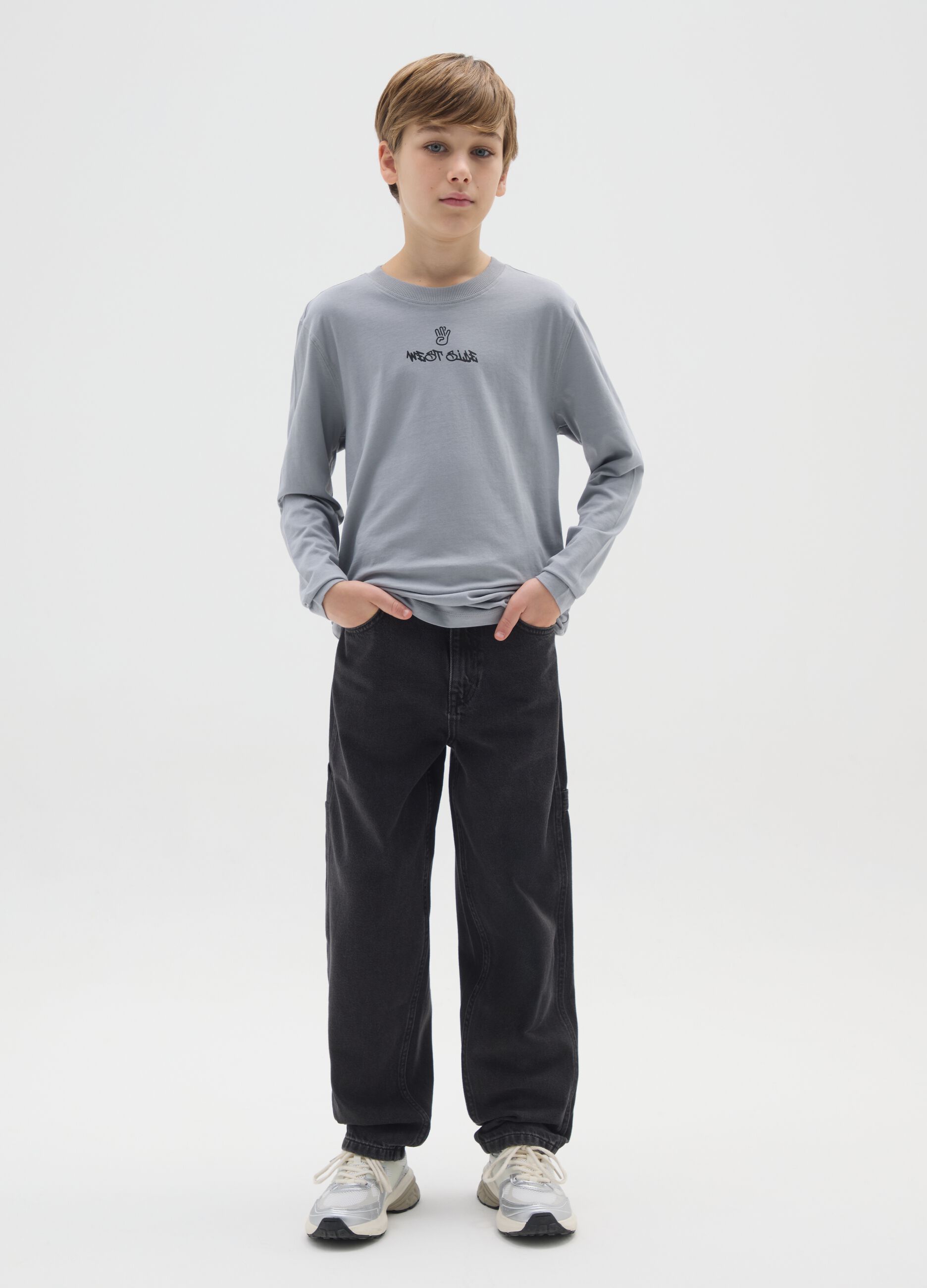 Black jeans in rigid denim