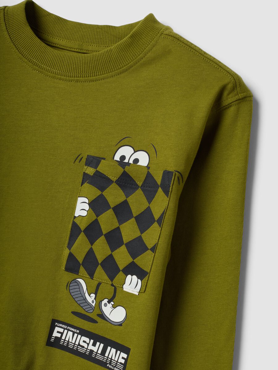 Green oversized pure cotton T-shirt with contrast print for boys_2