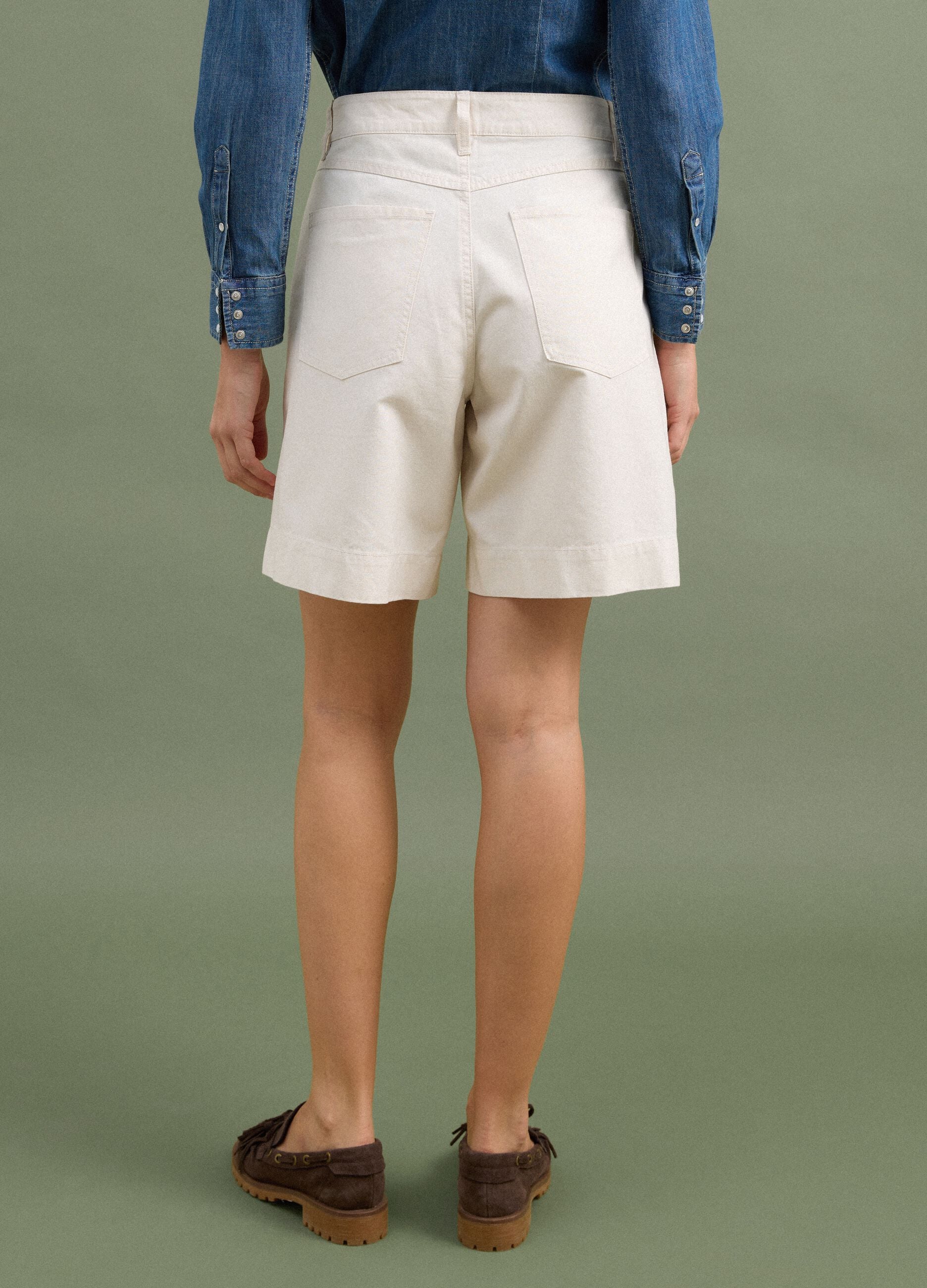 White linen-lyocell blend shorts with contrasting embroidery, regular fit