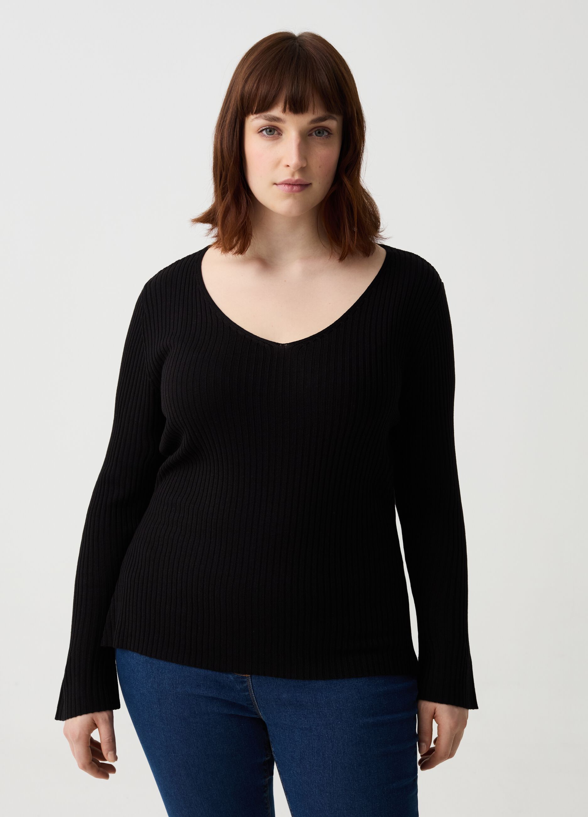 Curvy flat ribbed top with V neck