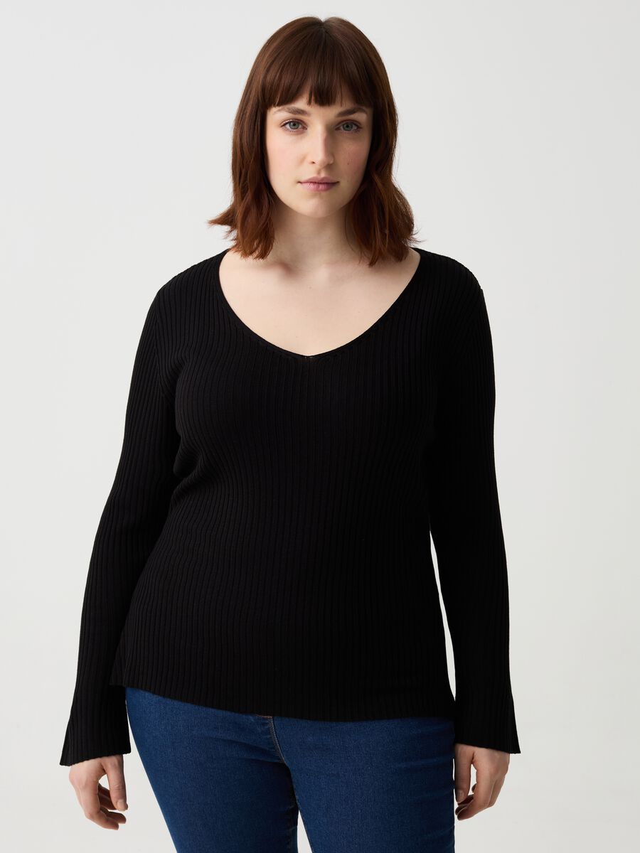 Curvy flat ribbed top with V neck_0
