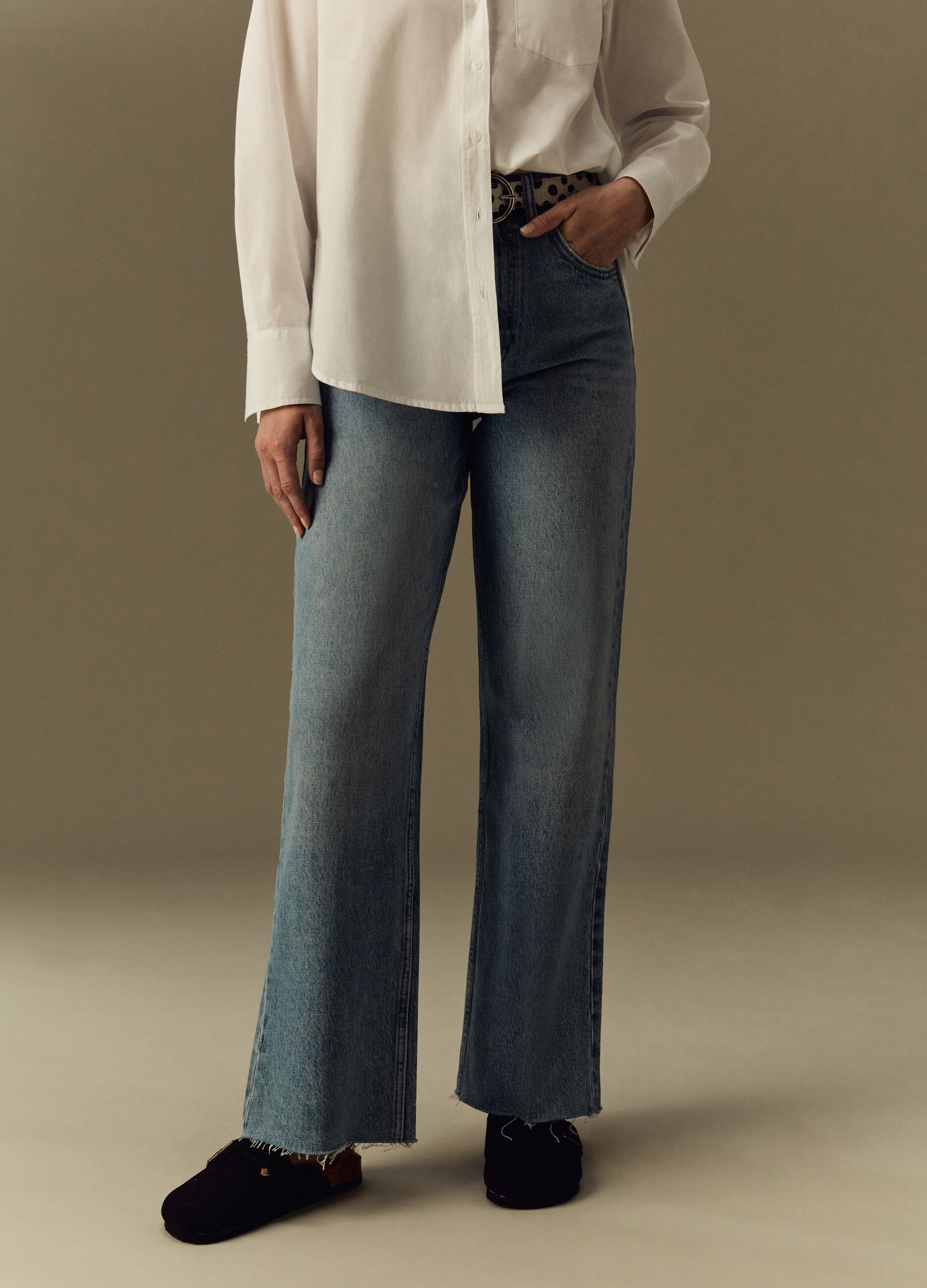Straight-fit jeans with raw edging_1
