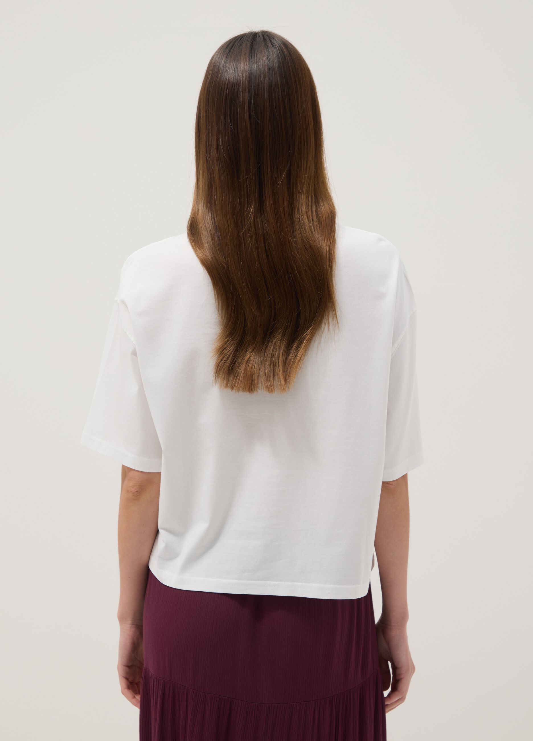 T-shirt bianca in puro cotone con ricamo boxy fit