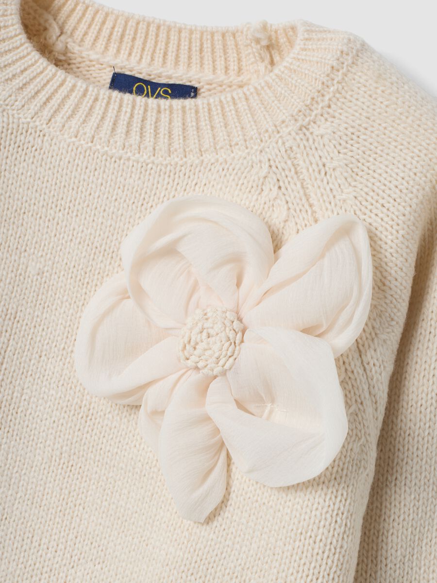 Beige crew-neck jumper with flower, regular fit_2