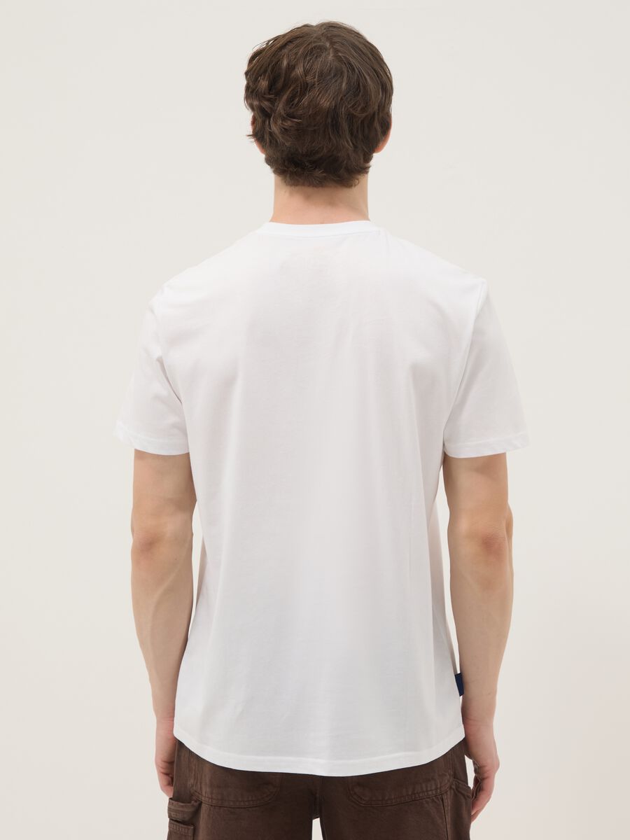 Wei&szlig;es T-Shirt aus reiner Baumwolle mit Print, Regular Fit_3