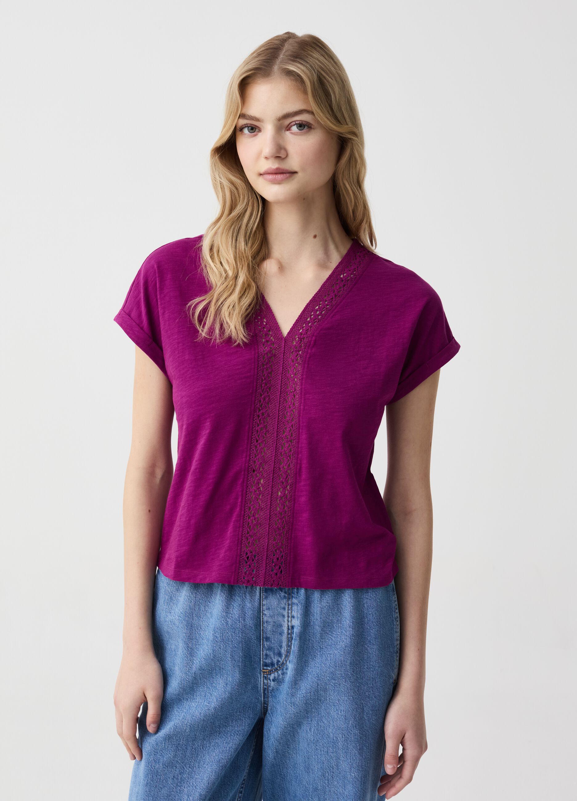 T-shirt in cotone con inserto crochet