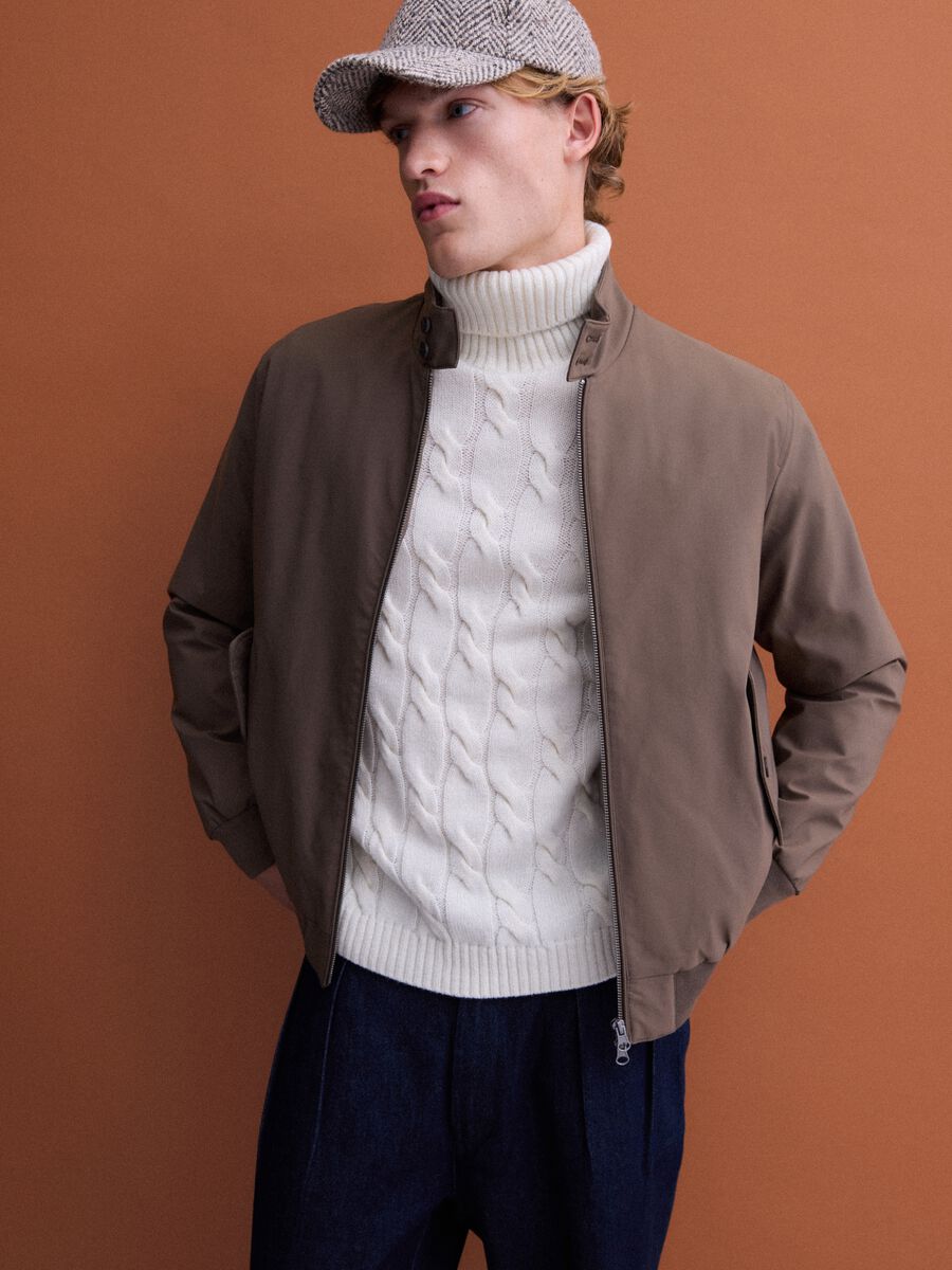 Green padded jacket in a regular fit with zip and high collar_0