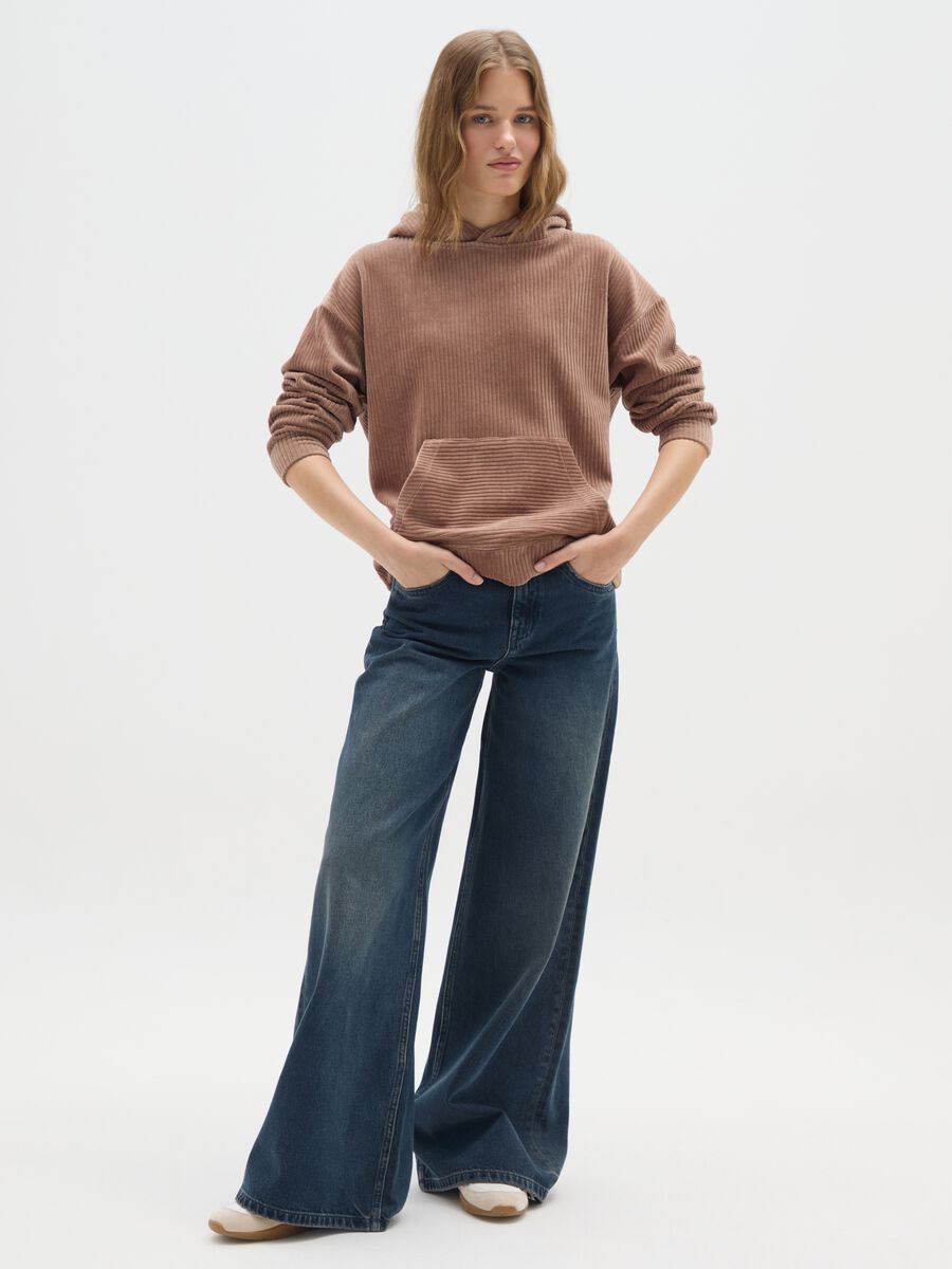 Brauner Hoodie aus Baumwollmischung mit regulärer Passform_1