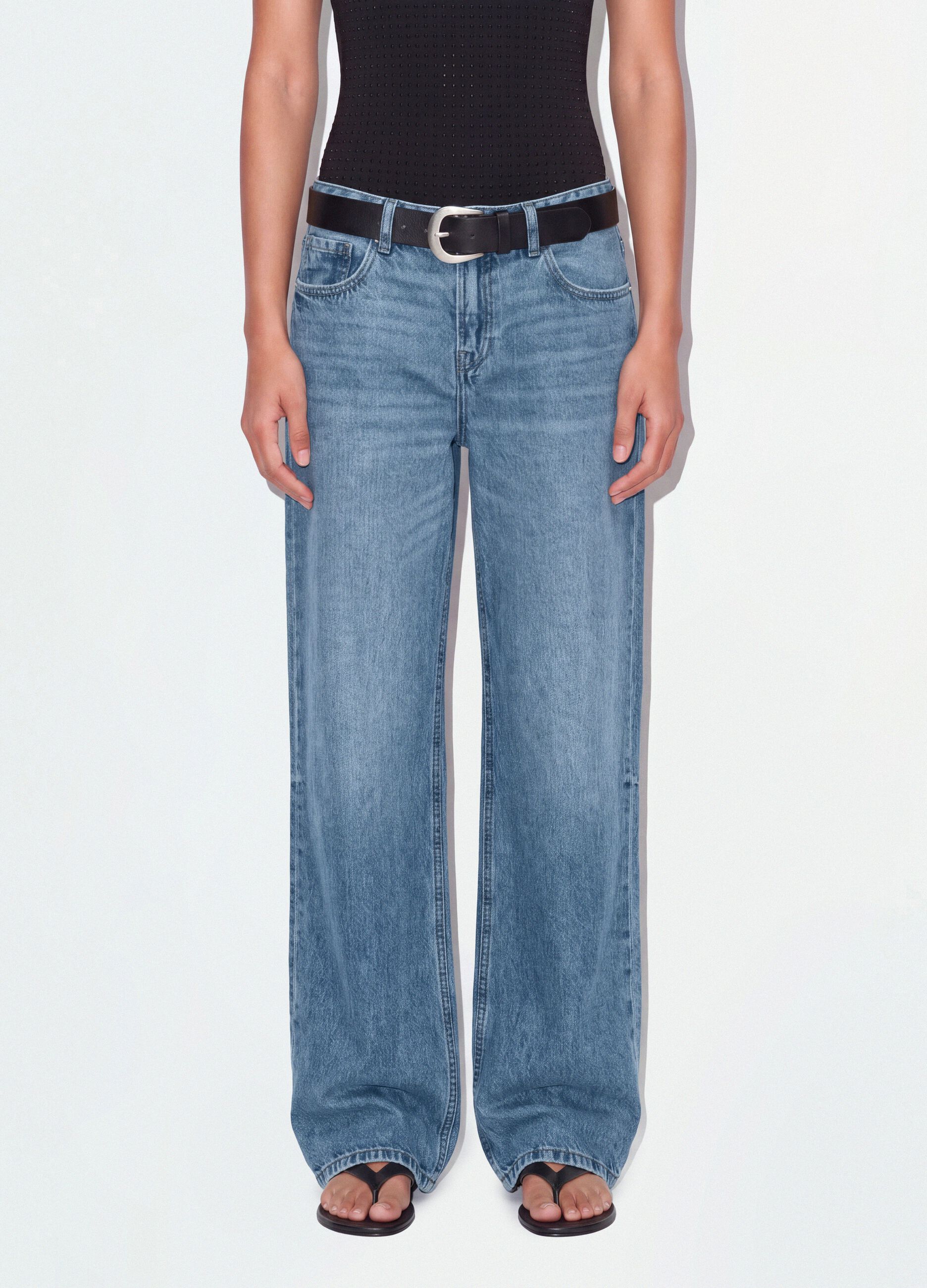 Hellblaue Denim-Jeans mit Wide Leg aus 100 % Baumwolle