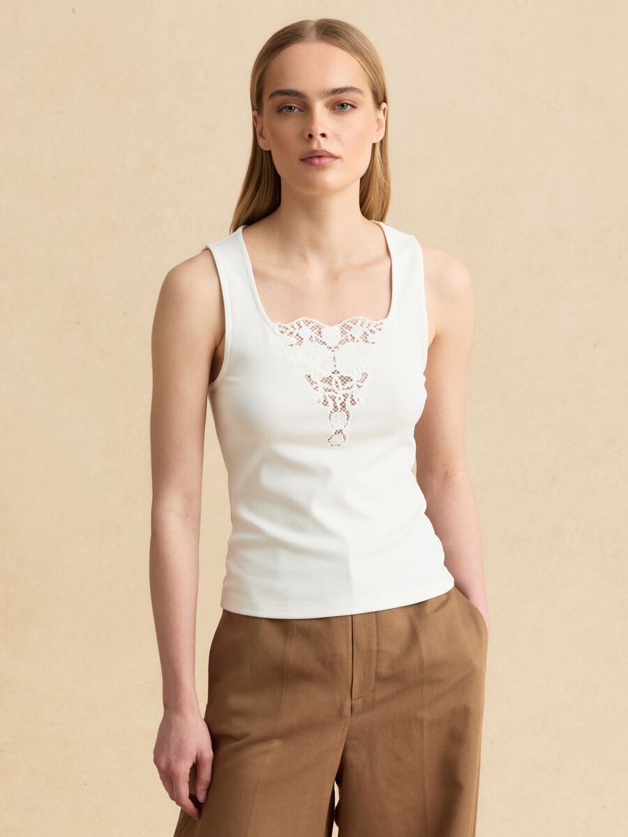 Wei&szlig;es Stretch-Tanktop aus Viskose mit Stickerei_0