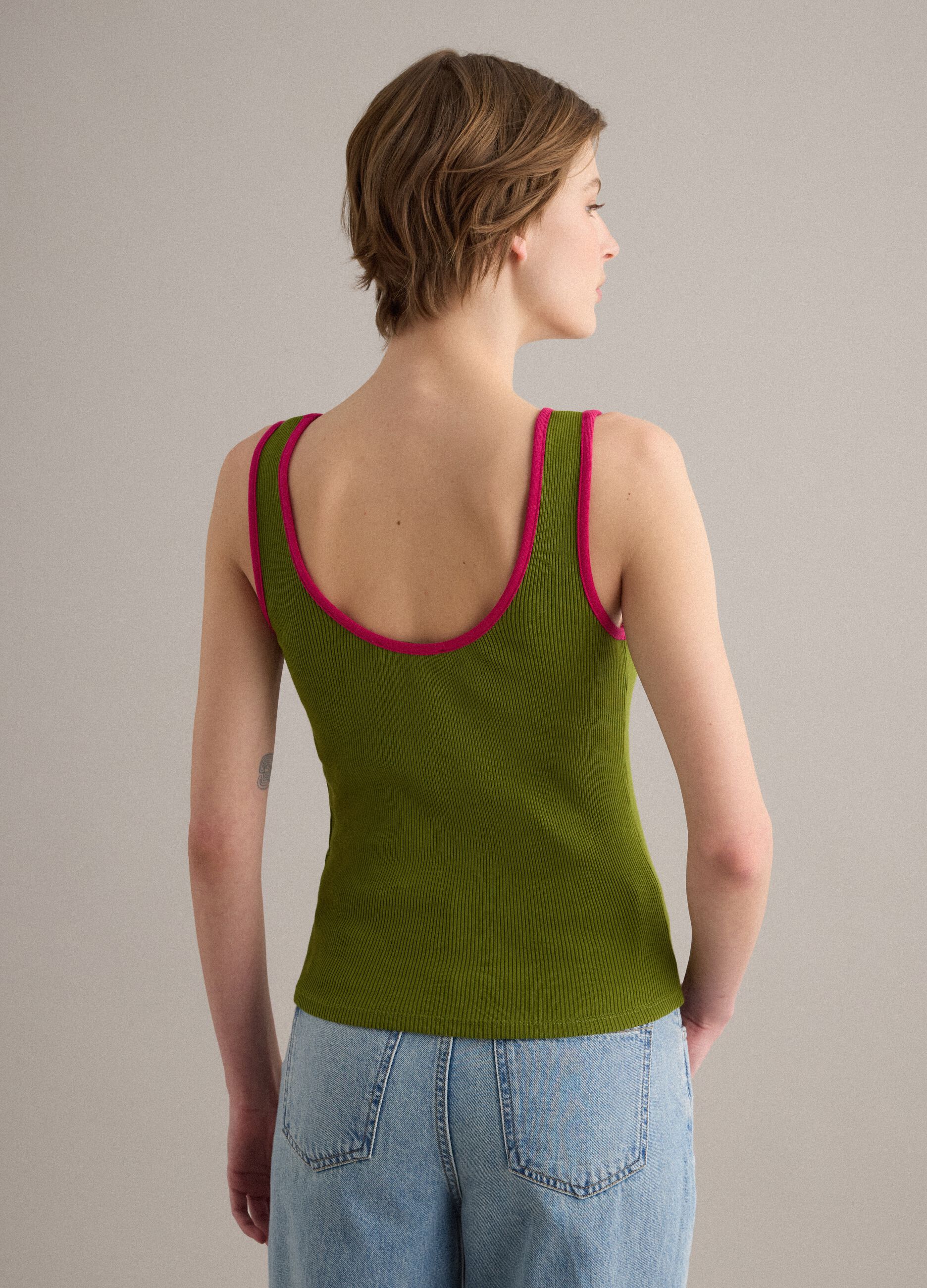 Camiseta de tirantes verde de algod&oacute;n puro acanalado