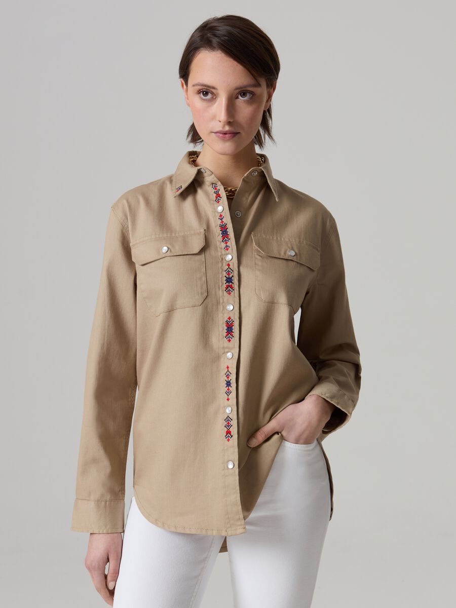 Shirt with embroidered details_1