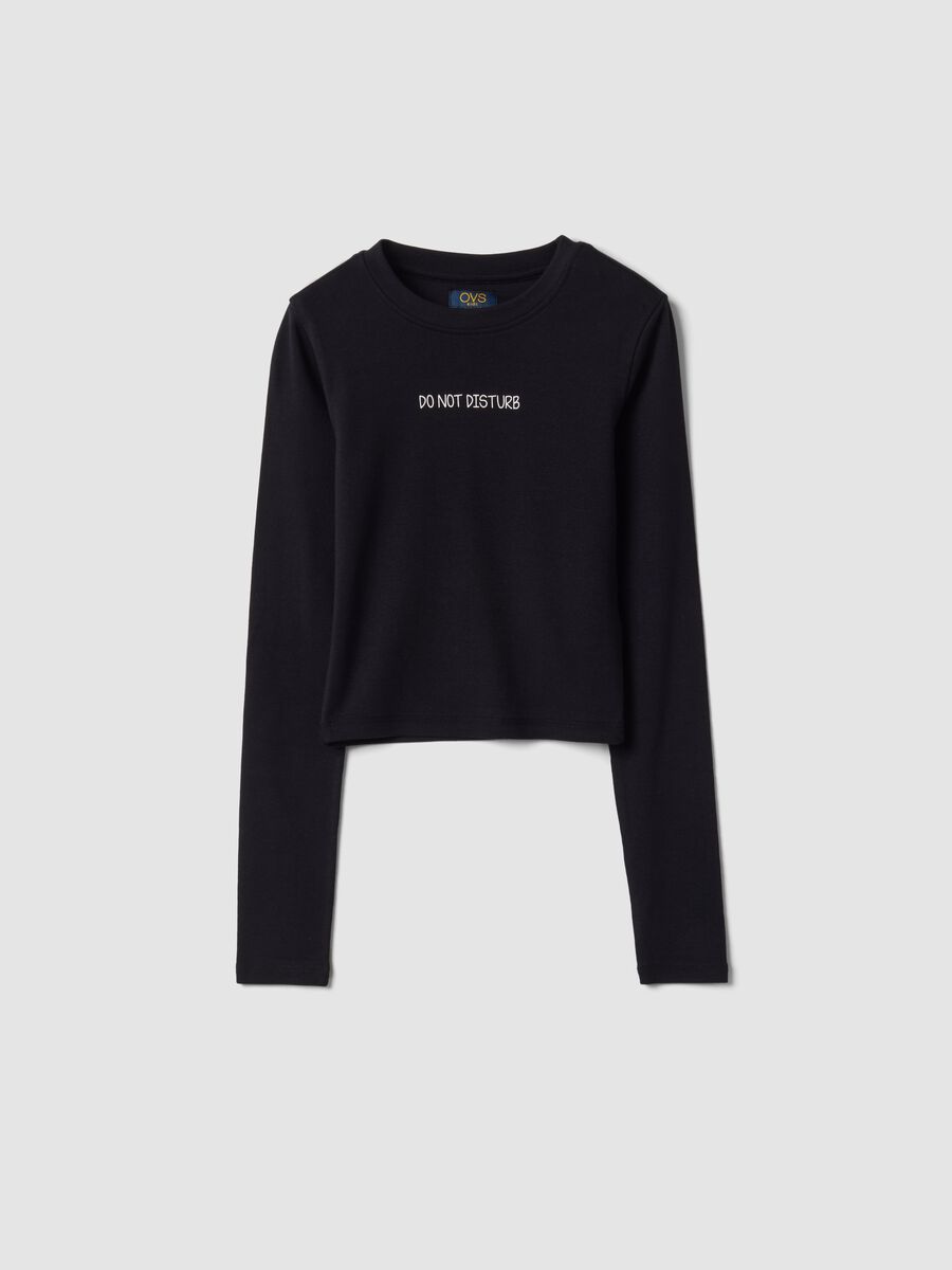 T-shirt nera in cotone organico elasticizzato con collo a costine_3