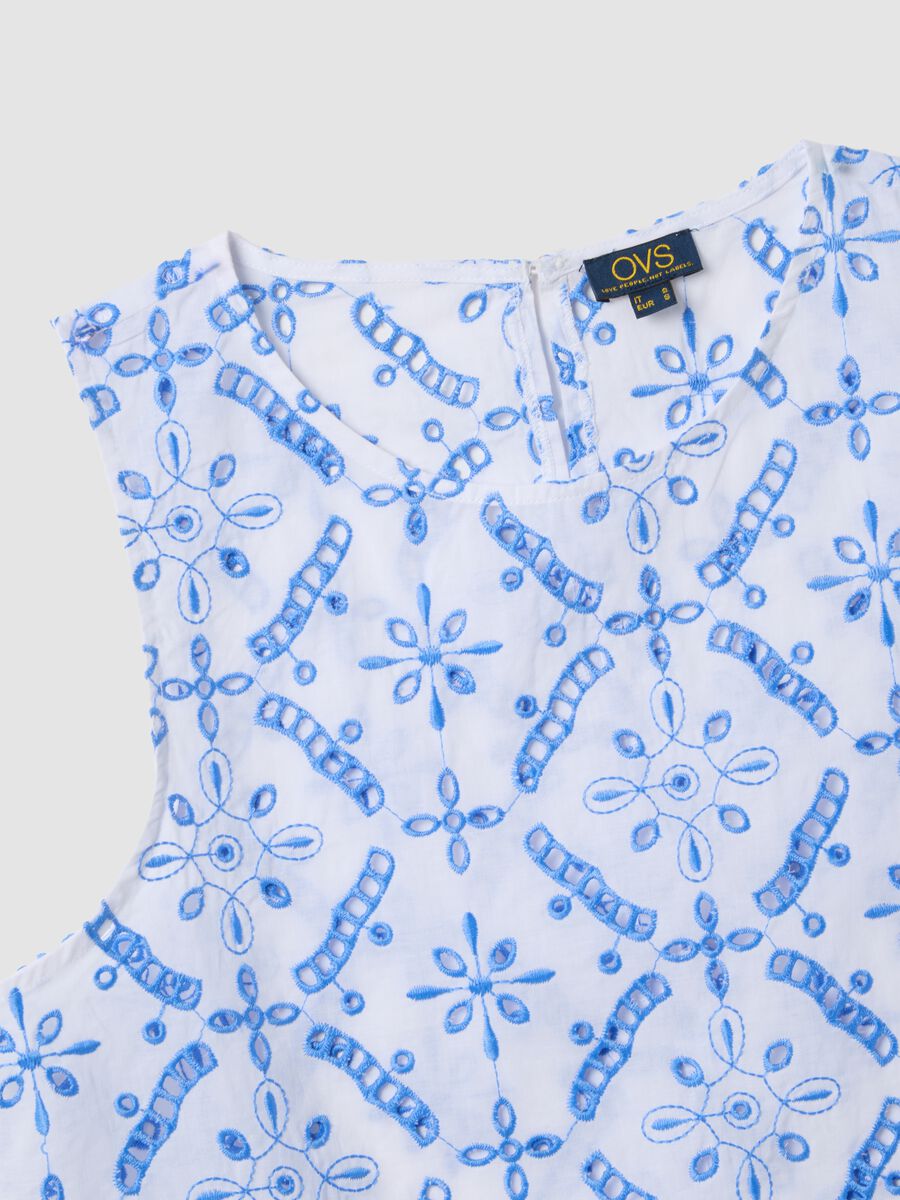White organic cotton top with light blue embroidery_1
