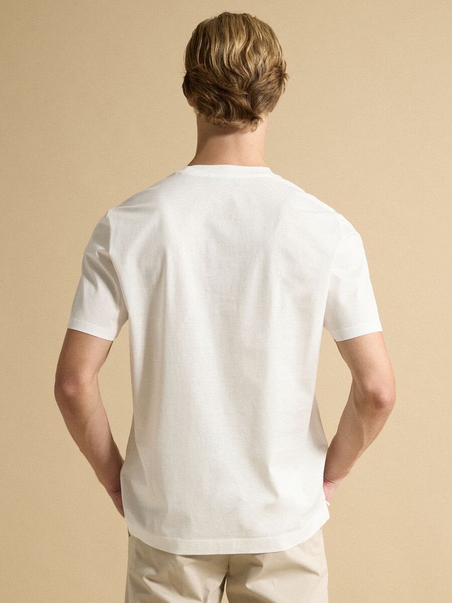 Wei&szlig;es T-Shirt aus Jersey aus reiner Baumwolle mit Rundhalsausschnitt, Relaxed Fit_3